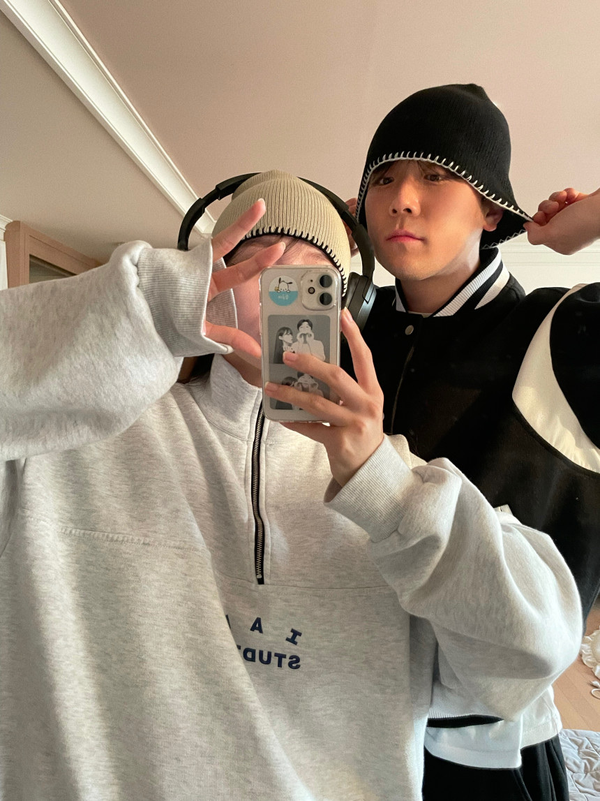 IAB Studio Half Zip Pullover Light Gray 착용 스타일 - 2