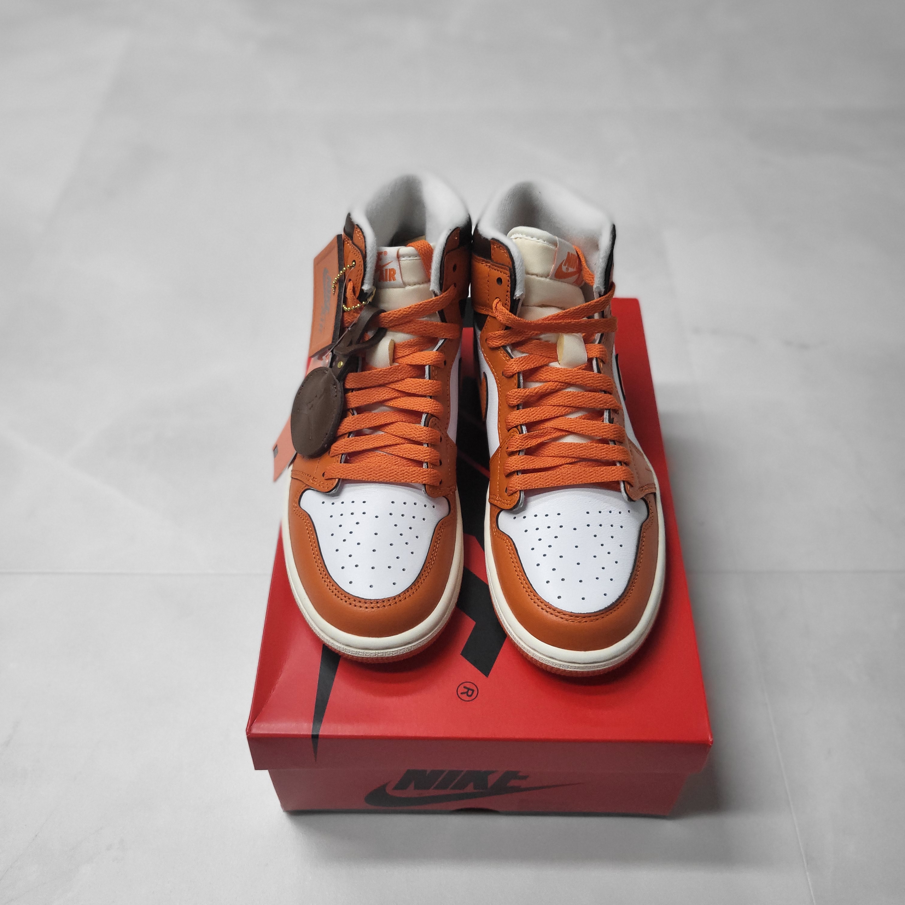 (W) Jordan 1 Retro High OG Starfish 착용 스타일 - 2