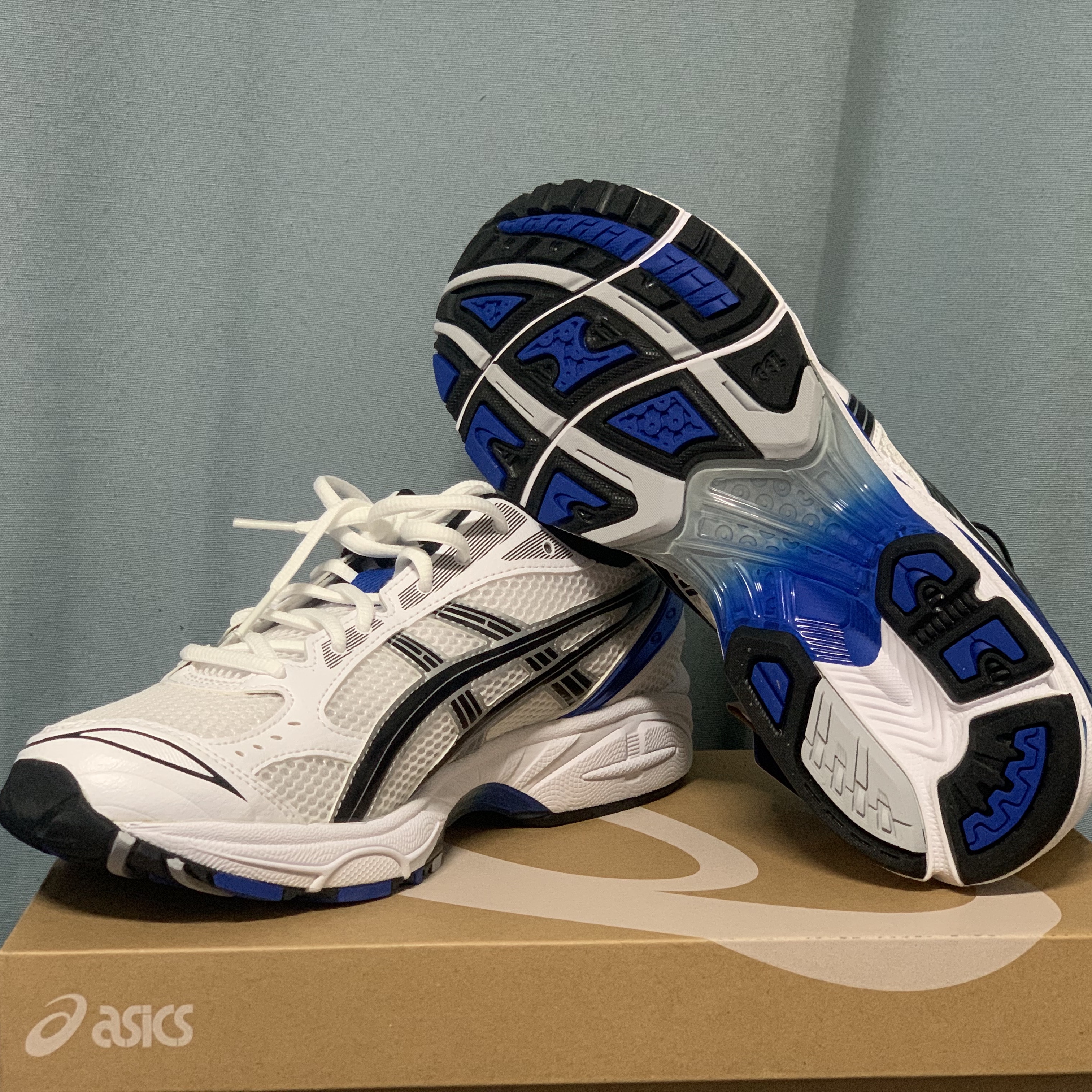 Asics Gel-Kayano 14 White Tuna Blue 착용 스타일 - 1