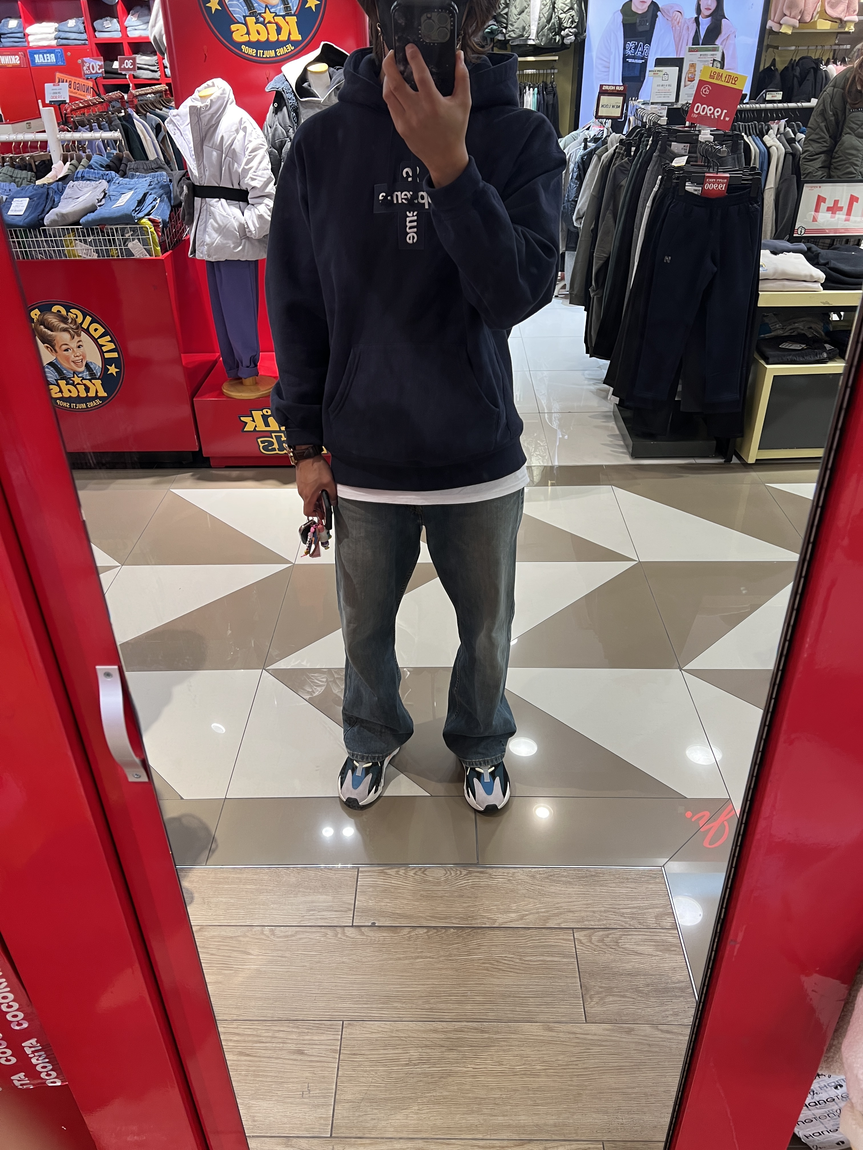 Supreme Cross Box Logo Hooded Sweatshirt Navy - 20FW, Adidas Yeezy Boost 700 Wave Runner Solid Grey 2021/2022 착용 스타일