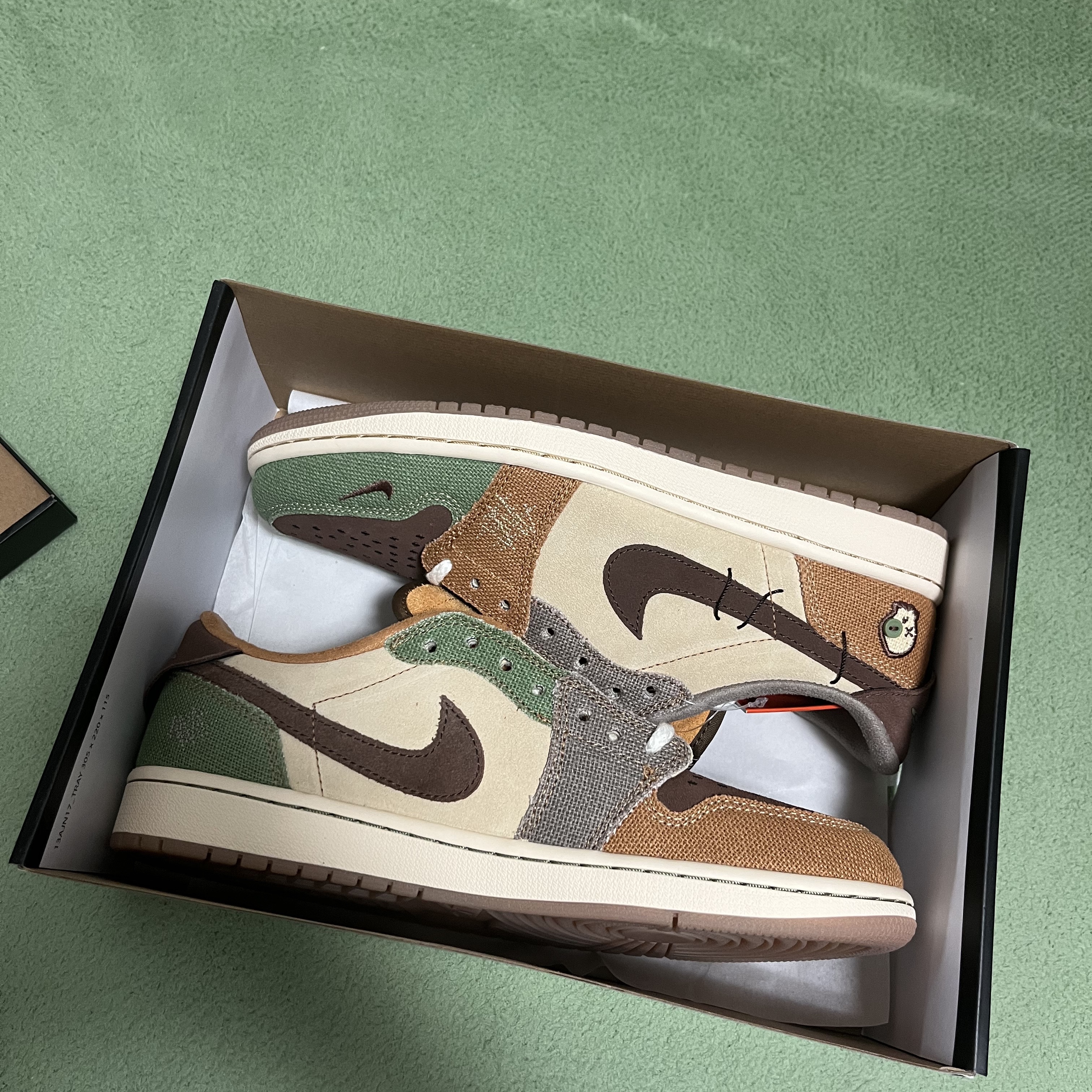 Jordan 1 x Zion Williamson Retro Low OG Flax and Oil Green 착용 스타일 - 2