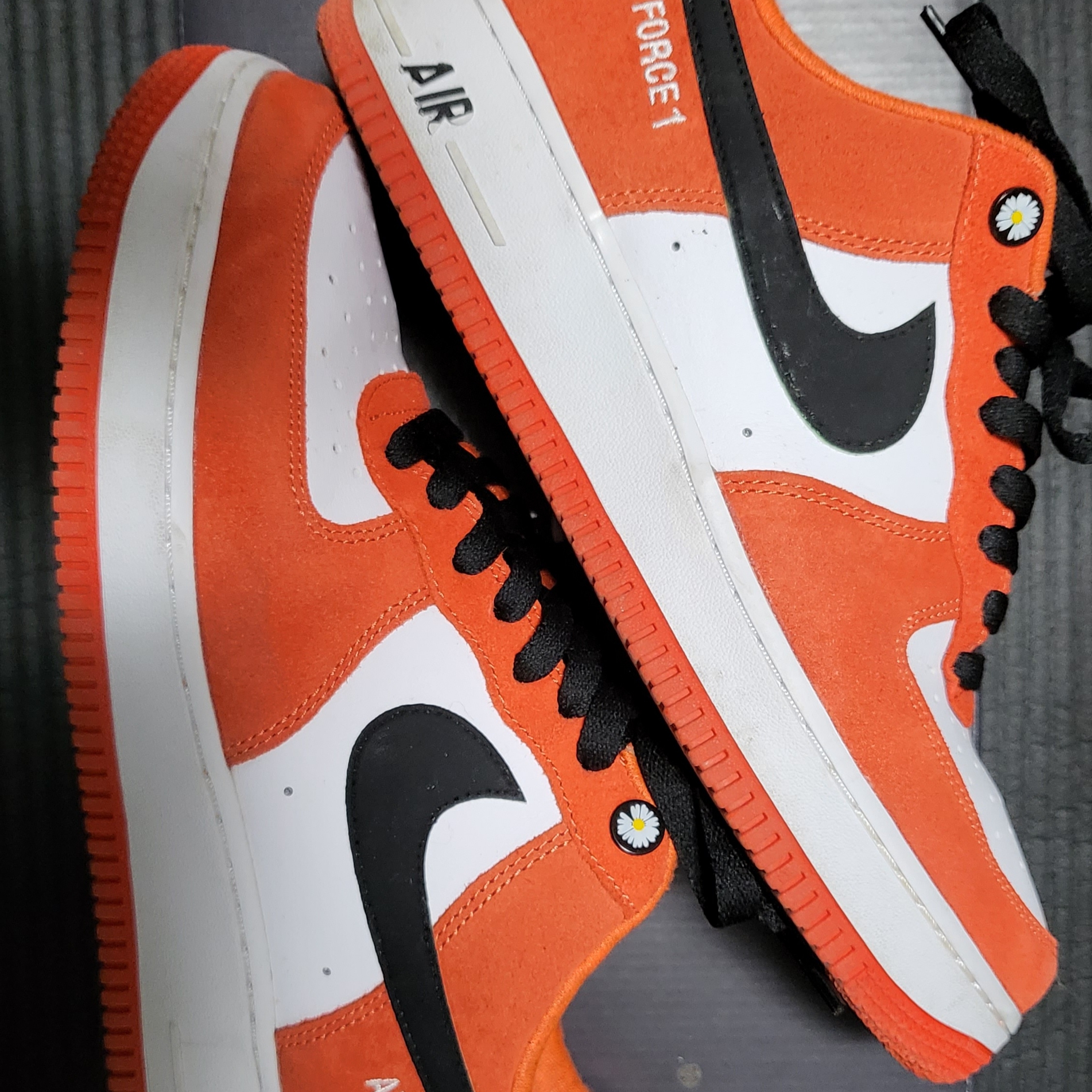 Nike Air Force 1 '07 LV8 Athletic Club Rush Orange Washed Teal 착용 스타일 - 1