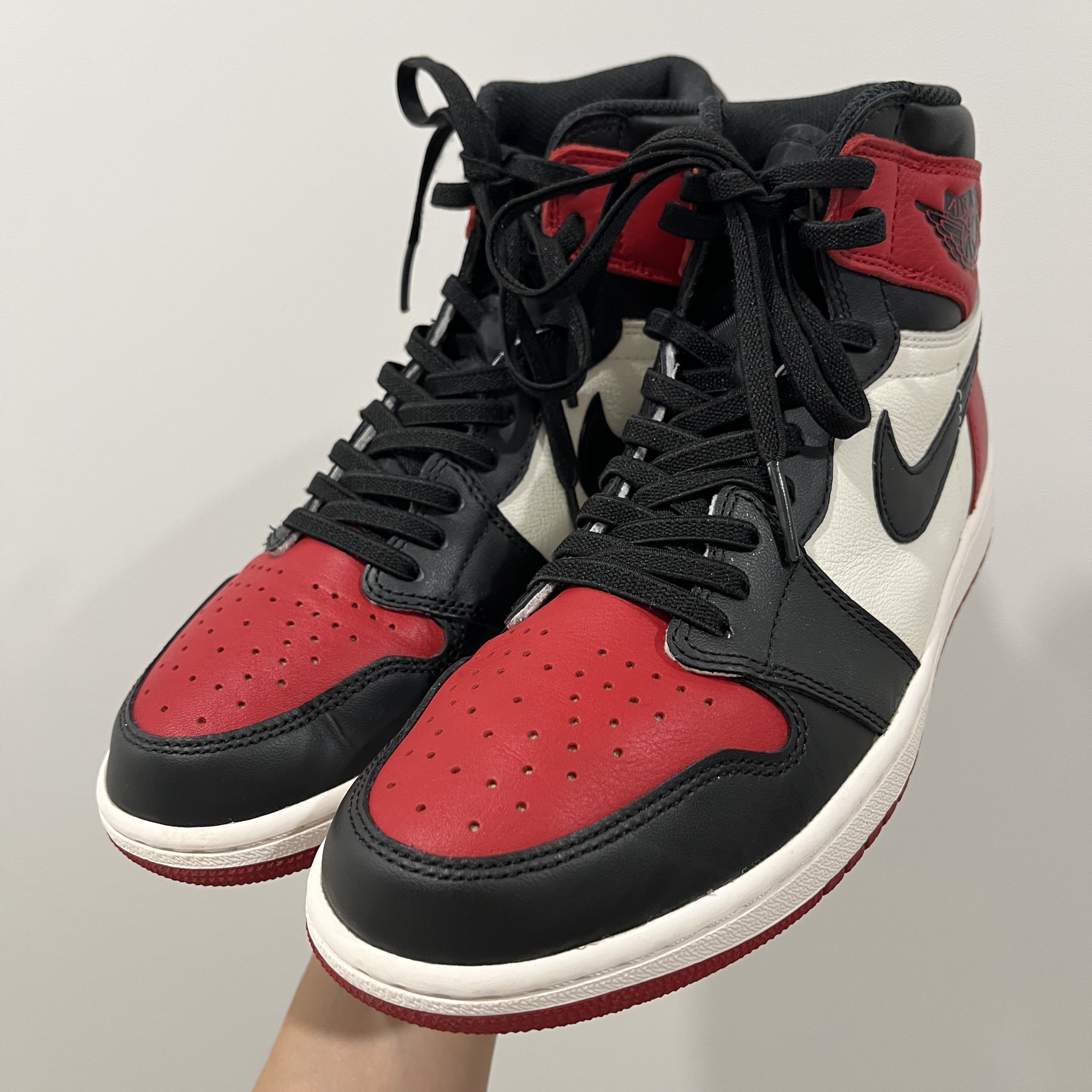 Jordan 1 Retro High OG Bred Toe 착용 스타일 - 1