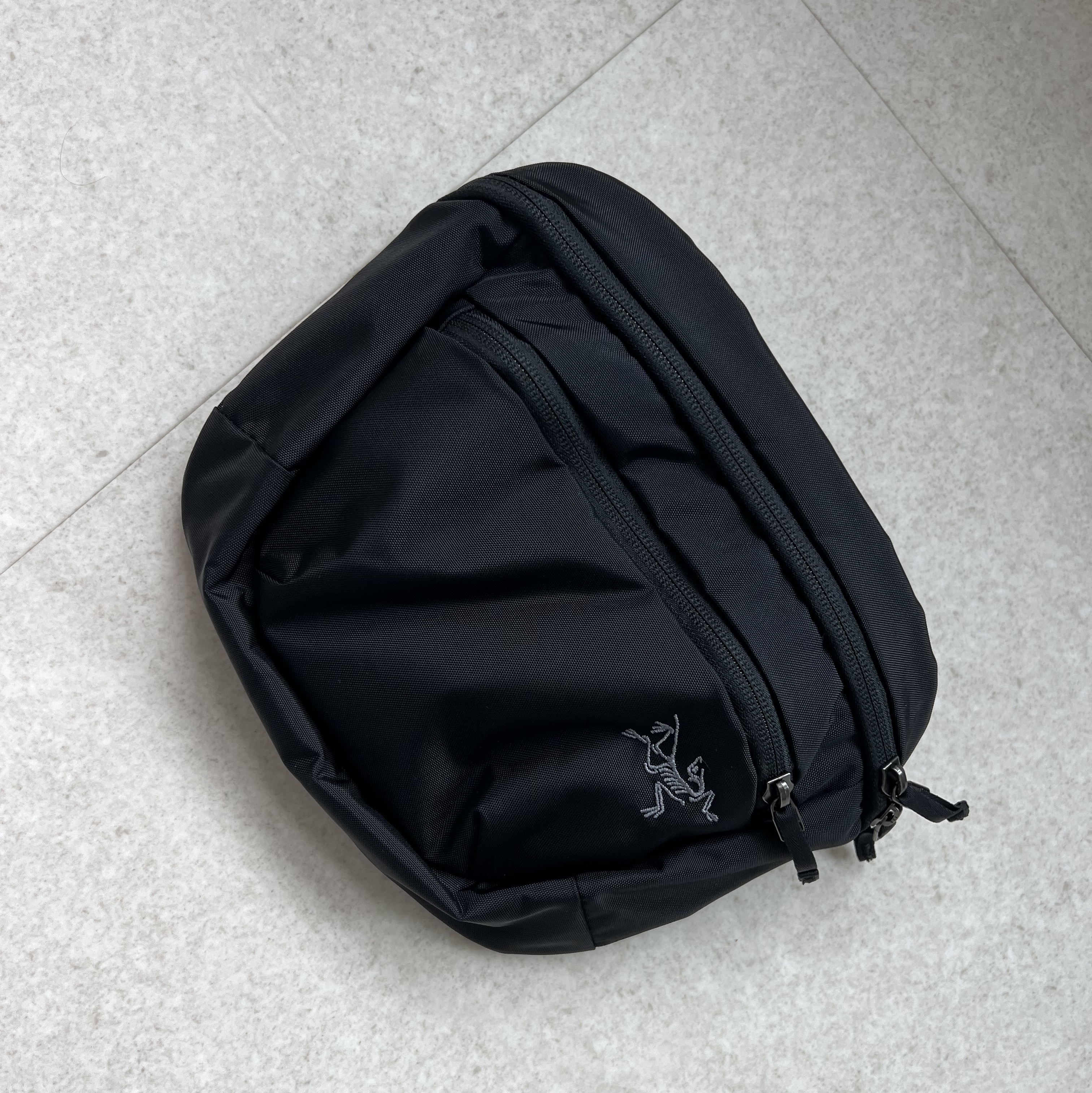 Arc'teryx Mantis 2 Waistpack Black 착용 스타일