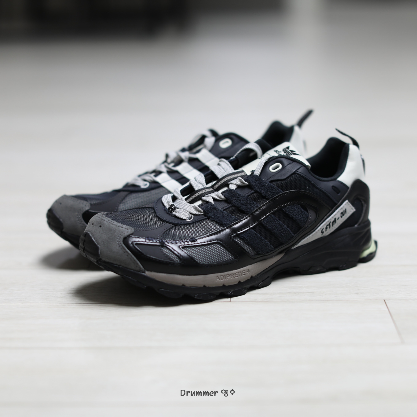 Adidas x Song for the Mute Shadowturf Core Black Night Grey 착용 스타일 - 1