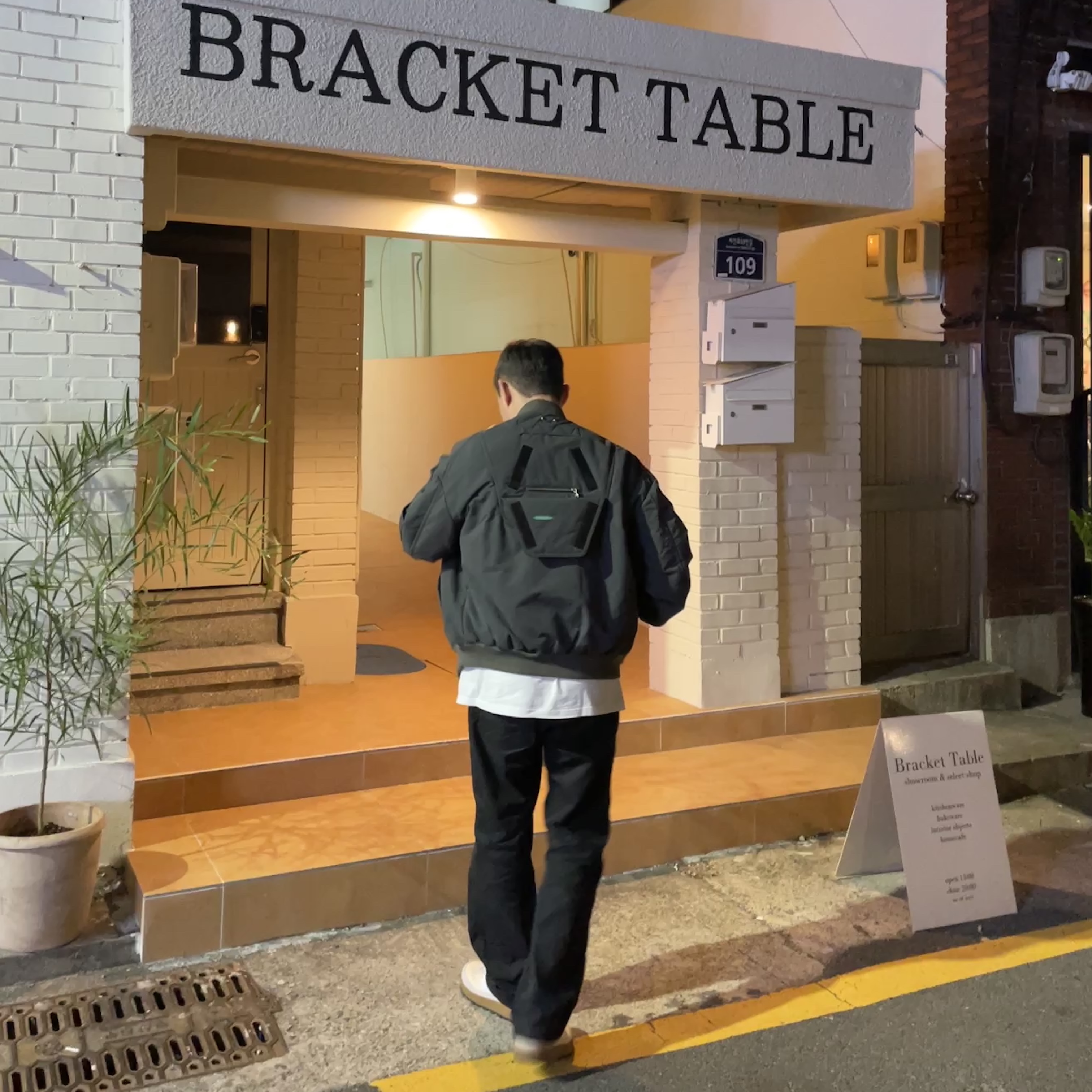 Undermycar Ababell Multi Flap Oversized Bomber Balsam Green - 22SS, Nike x Tom Sachs General Purpose Shoe Light Cream 착용 스타일 - 2