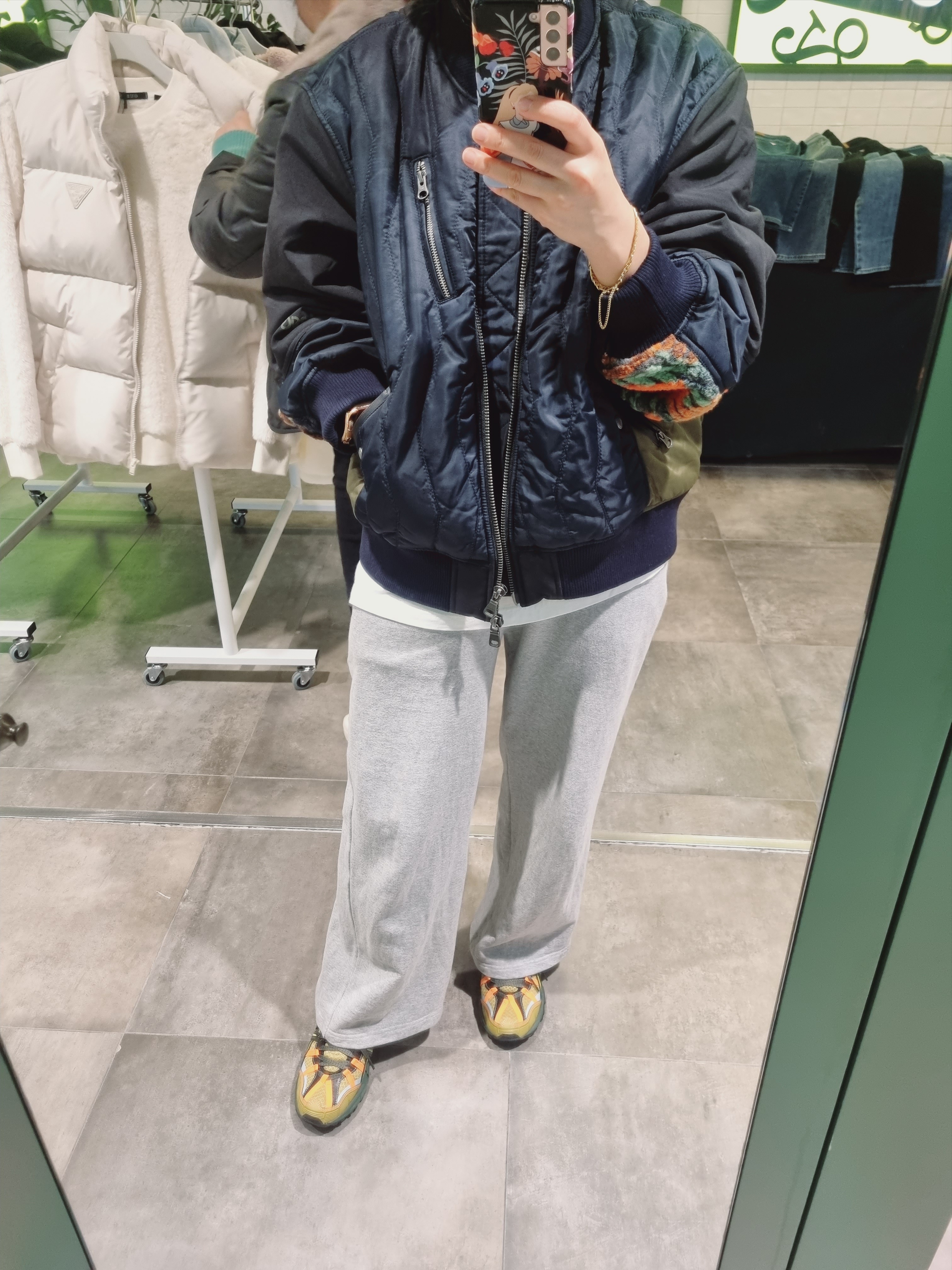 Andersson Bell x Asics Contrast Quilting Bomber Jacket Navy 착용 스타일 - 4