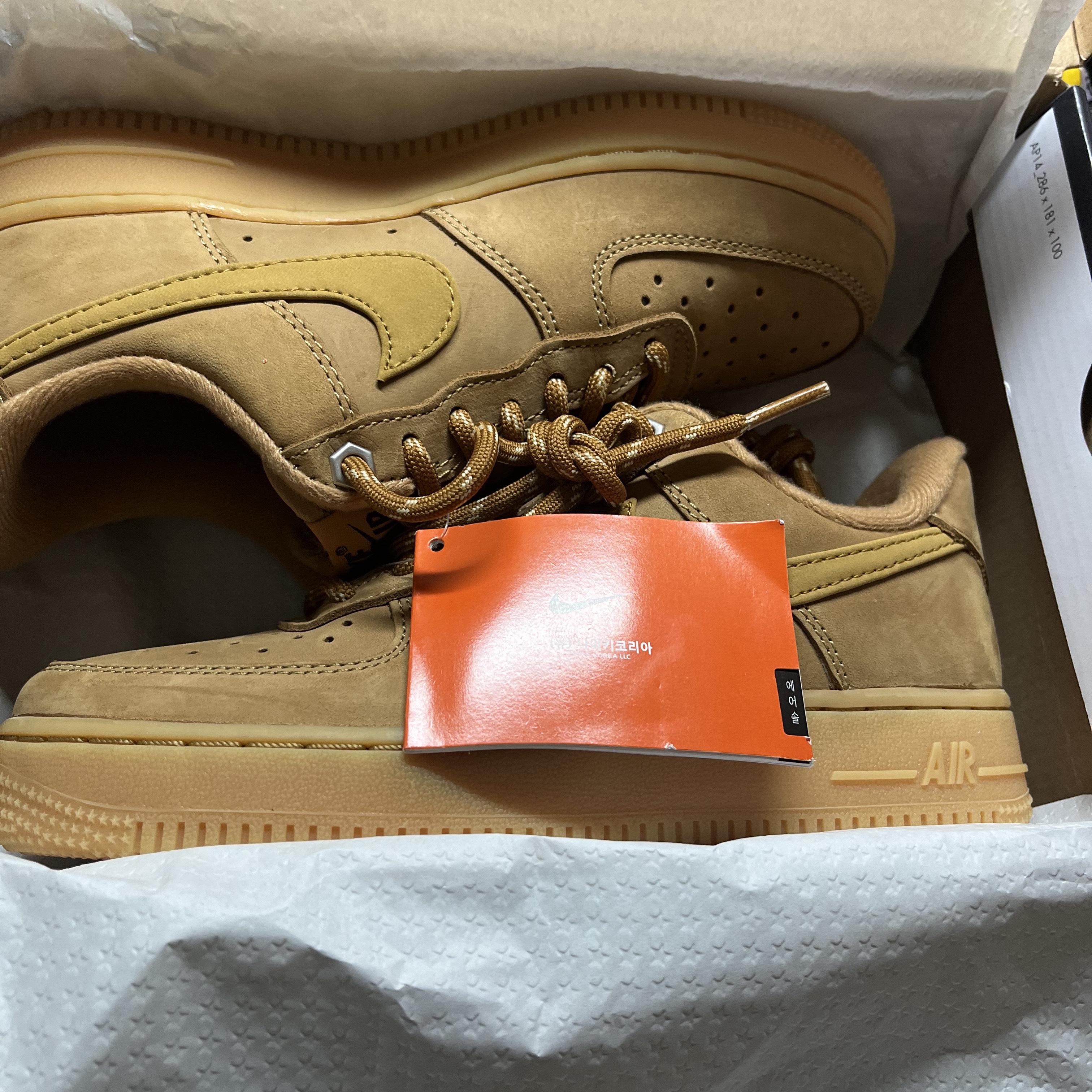Nike Air Force 1 '07 WB Flax 착용 스타일