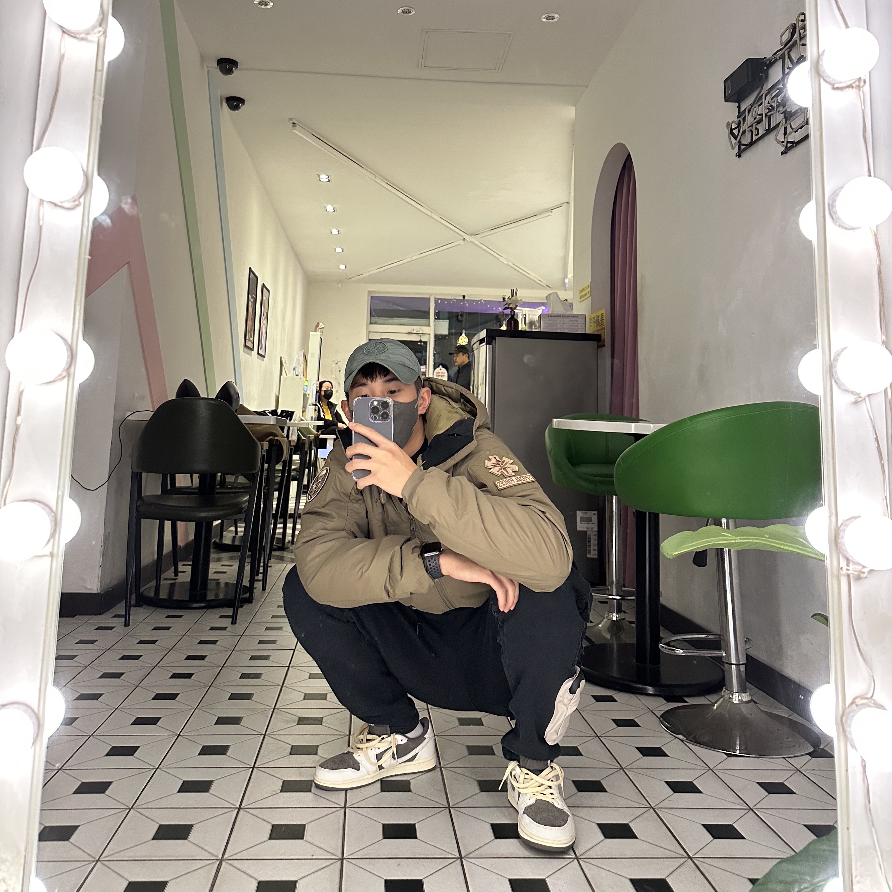 Arc'teryx LEAF Cold WX Hoody LT Gen 2 Crocodile, Nike x Travis Scott NRG AG Utility Sweatpants Black 착용 스타일