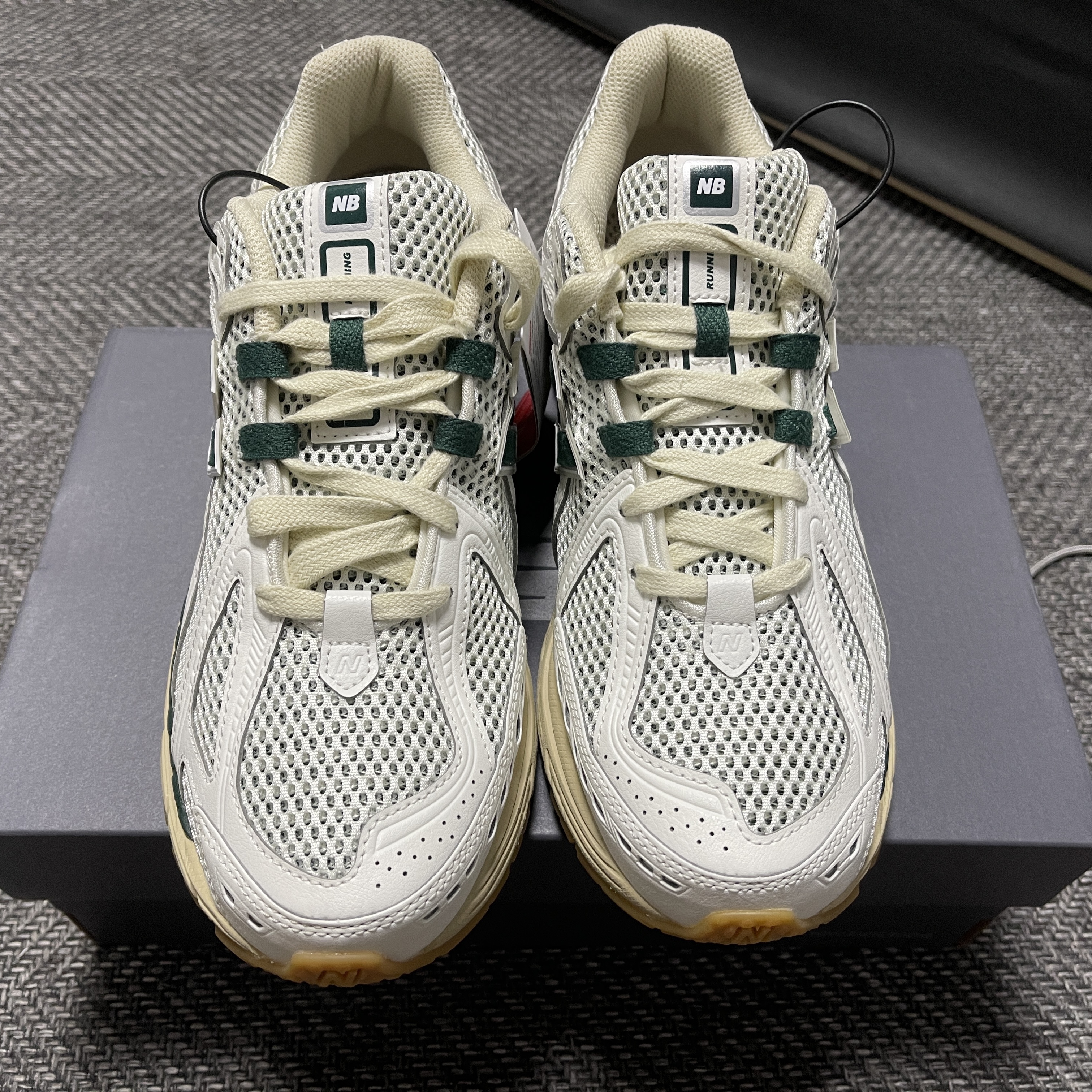 New Balance 1906R Silver Green 착용 스타일 - 2