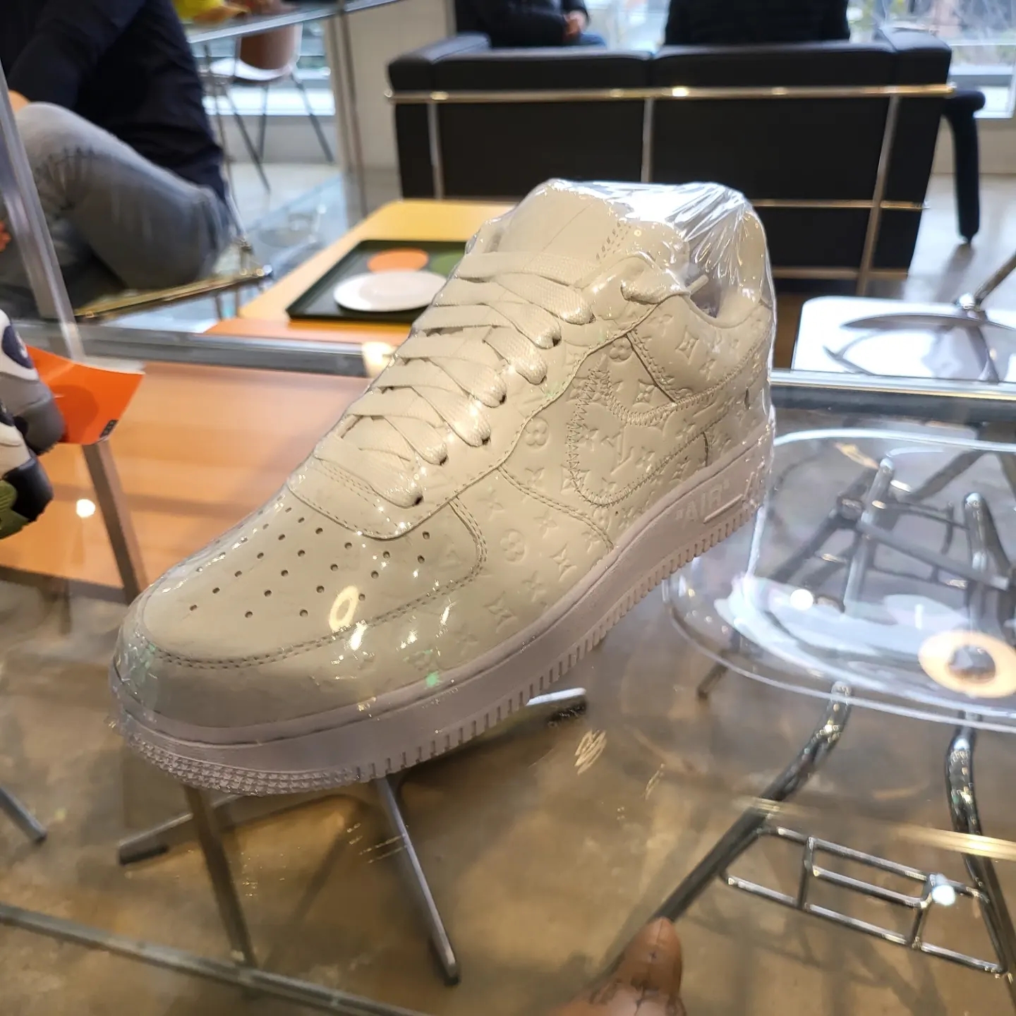 Maison Mihara Yasuhiro Wayne OG Sole Leather Low-top Sneakers Gray White, Stussy Dyed Nylon Bomber Navy 착용 스타일 - 5