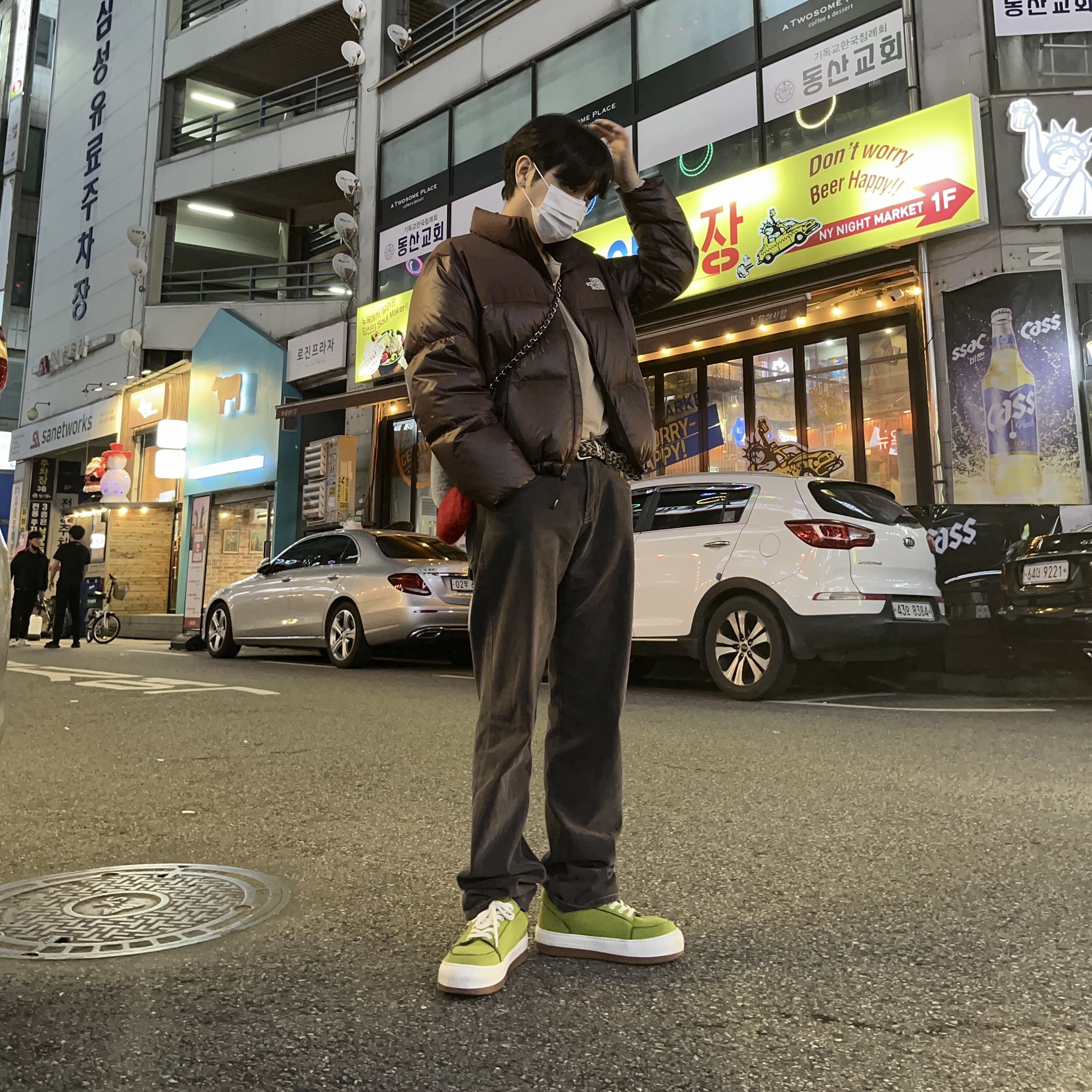 (W) The North Face White Label Novelty Nuptse Down Jacket Cocoa Brown 착용 스타일 - 1