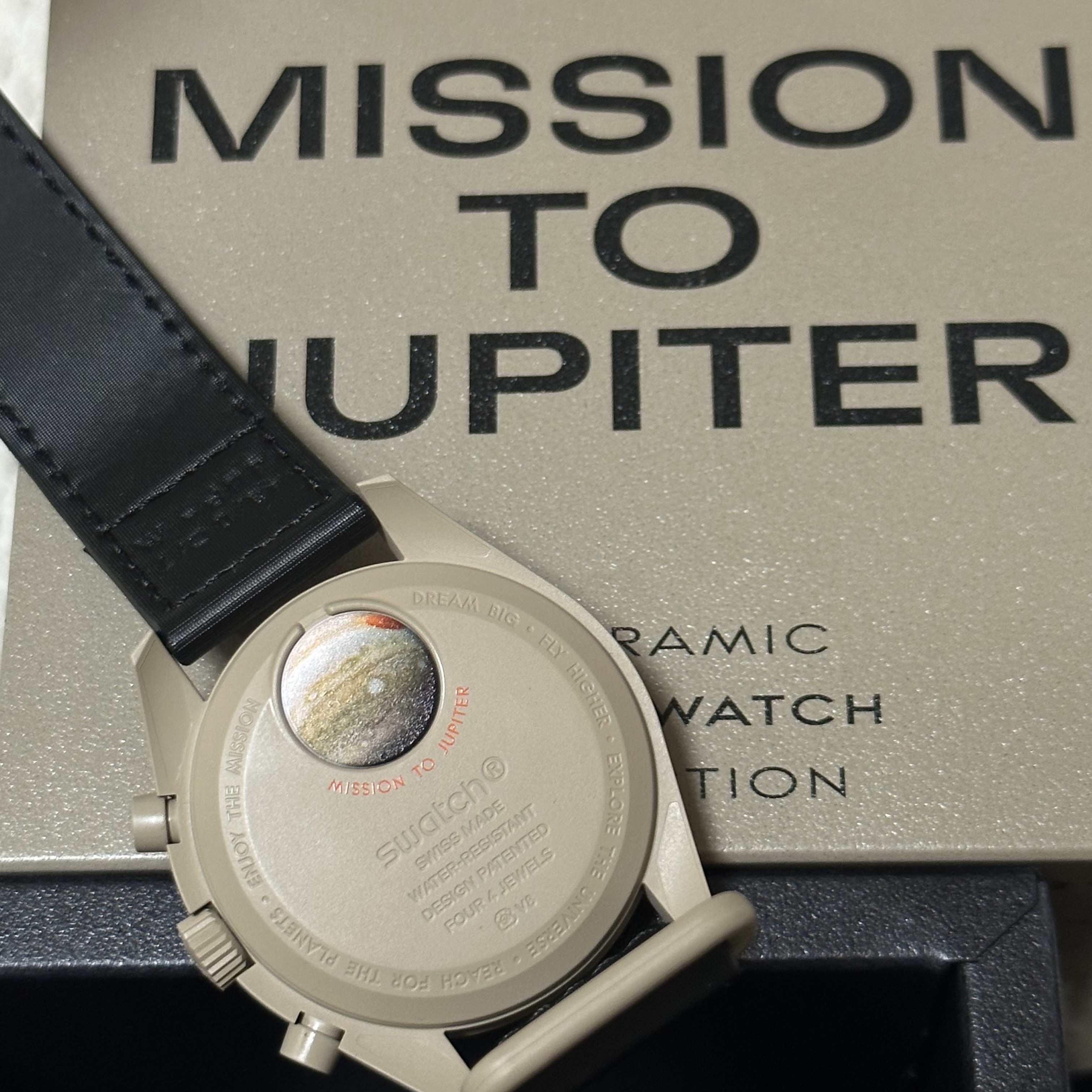Swatch x Omega Bioceramic MoonSwatch Mission To Jupiter 착용 스타일 - 2
