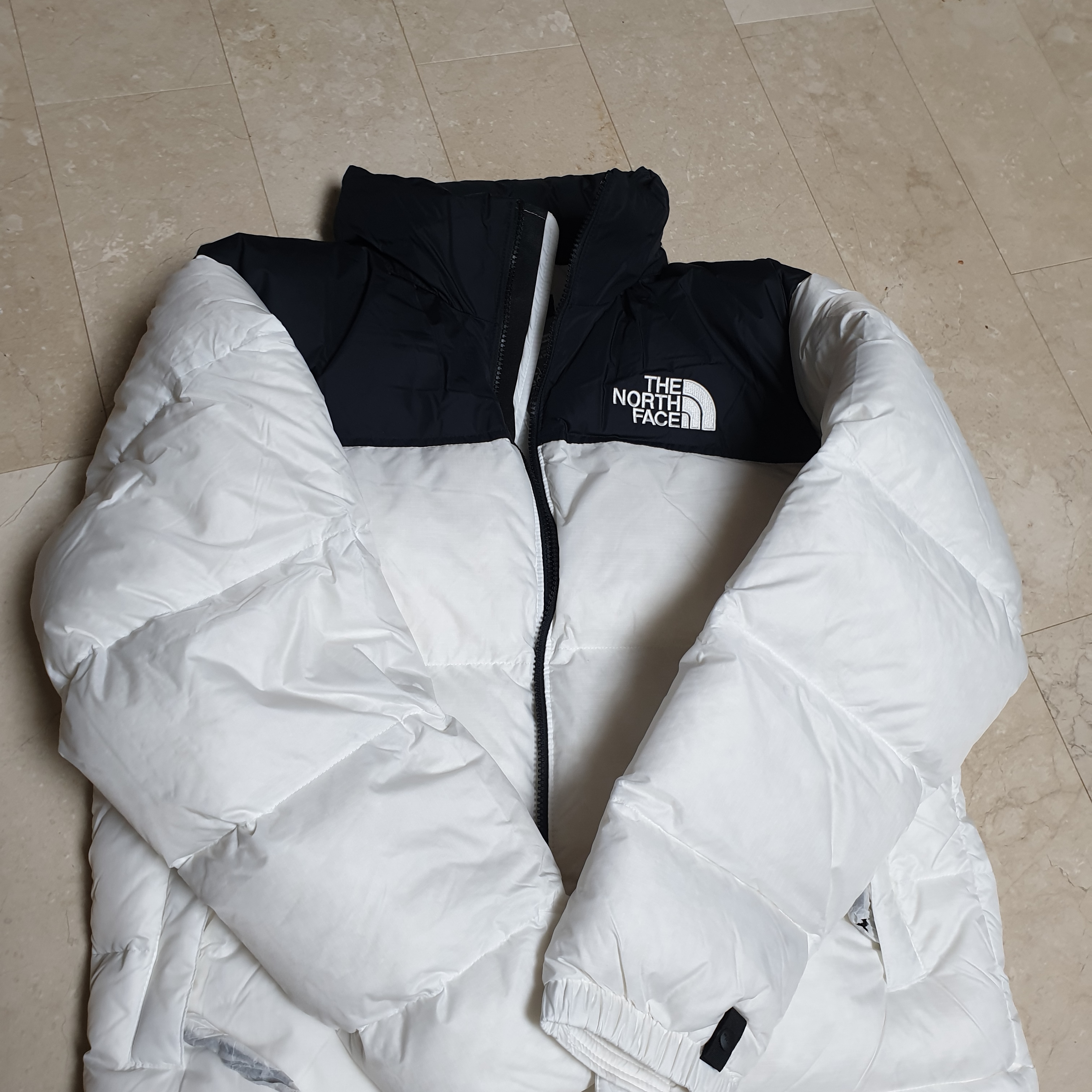 The North Face 1996 Eco Nuptse Jacket White 착용 스타일
