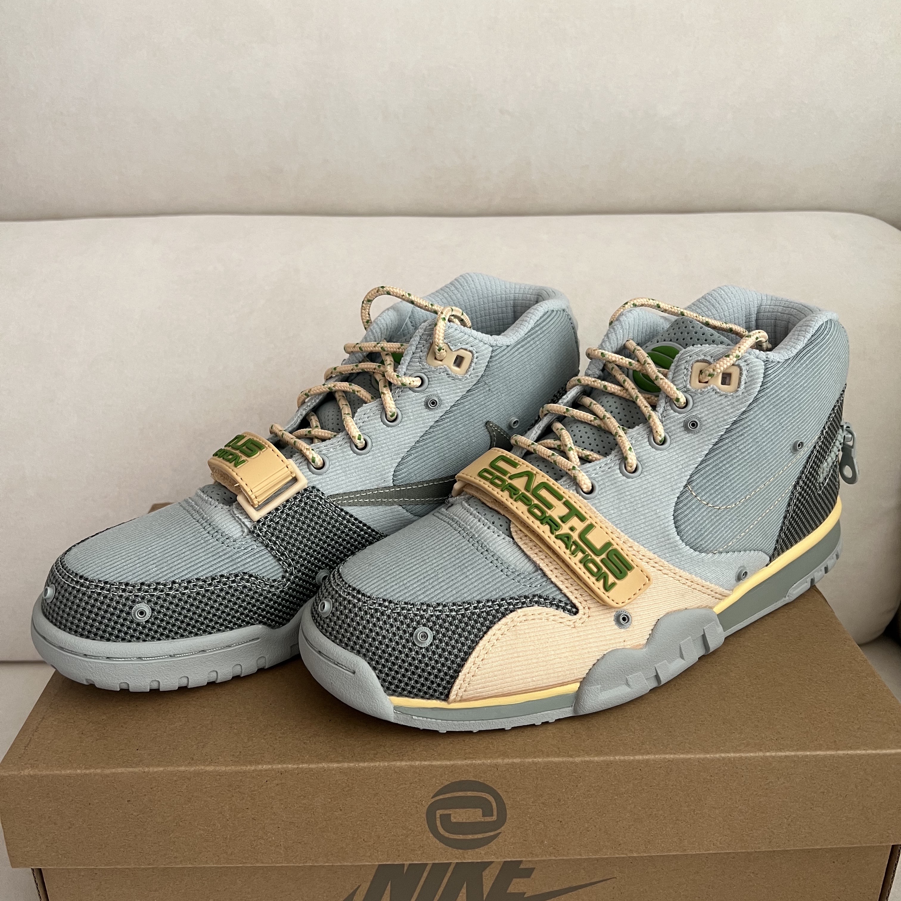 Nike x Travis Scott Nike Air Trainer 1 Grey Haze and Dusty Sage 착용 스타일