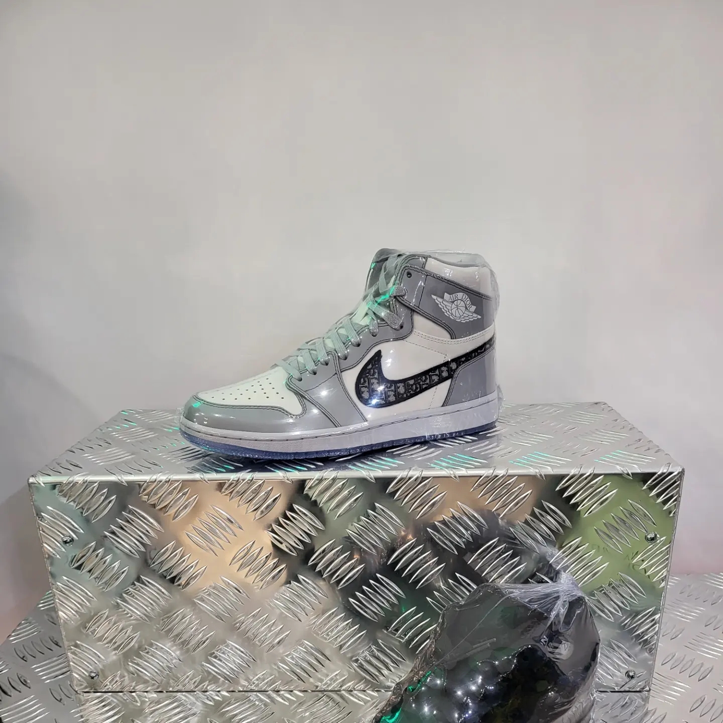 Maison Mihara Yasuhiro Wayne OG Sole Leather Low-top Sneakers Gray White, Stussy Dyed Nylon Bomber Navy 착용 스타일 - 3