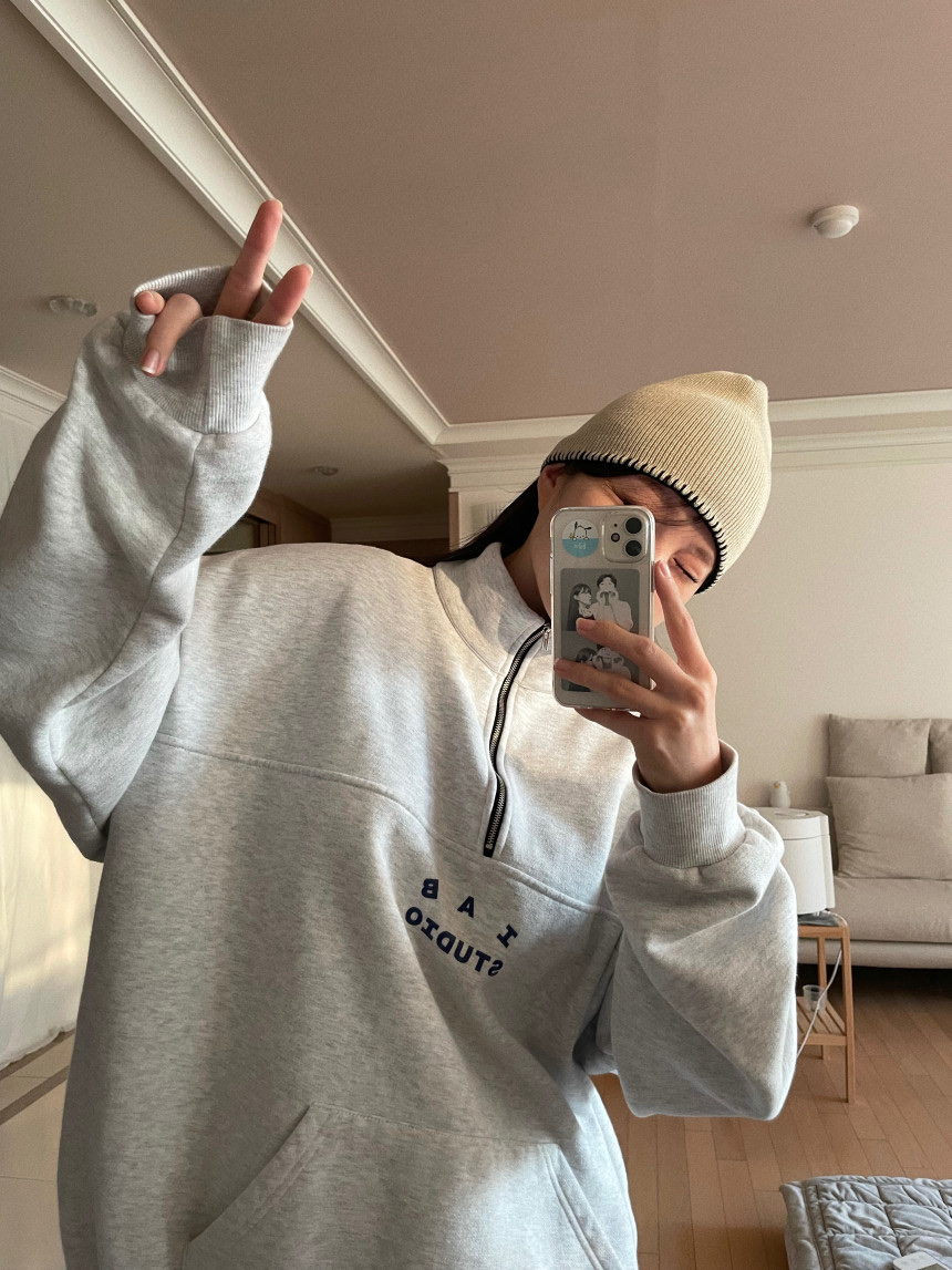 IAB Studio Half Zip Pullover Light Gray 착용 스타일 - 1