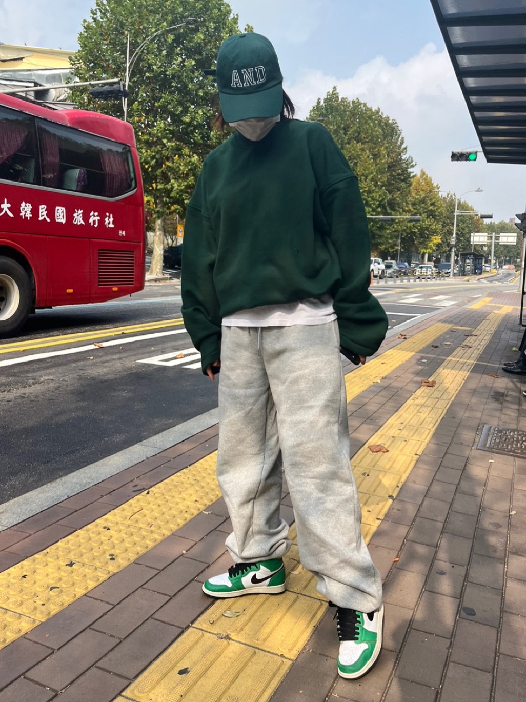 (W) Jordan 1 Retro High OG Lucky Green 착용 스타일 - 1