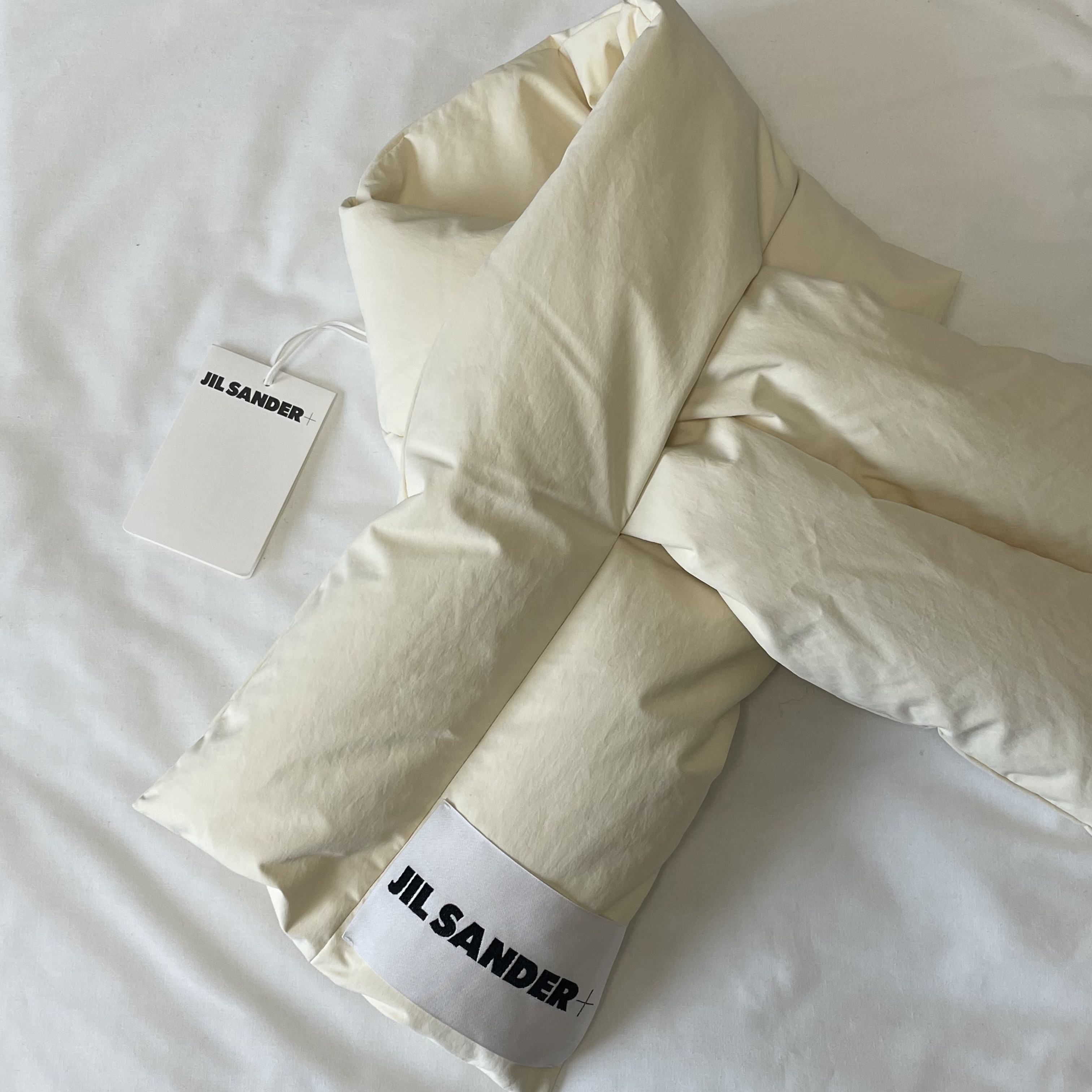 Jil Sander Down Muffler Beige 착용 스타일