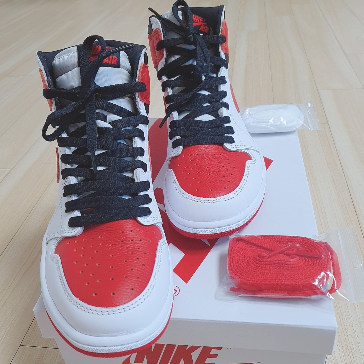 Jordan 1 Retro High OG Heritage, The North Face 1996 Eco Nuptse Jacket Black 착용 스타일 - 4