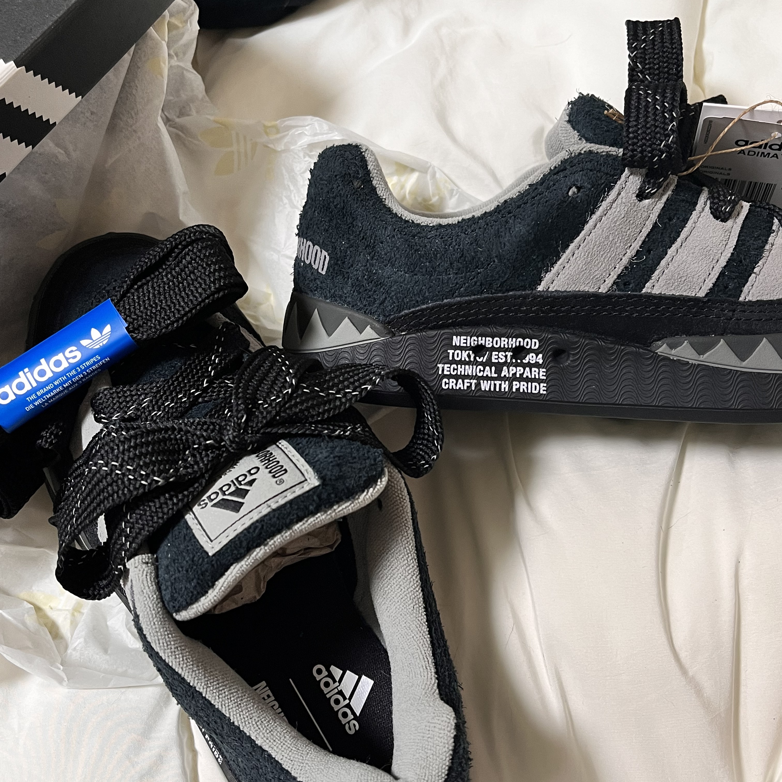 Adidas x Neighborhood Adimatic Core Black 착용 스타일 - 3