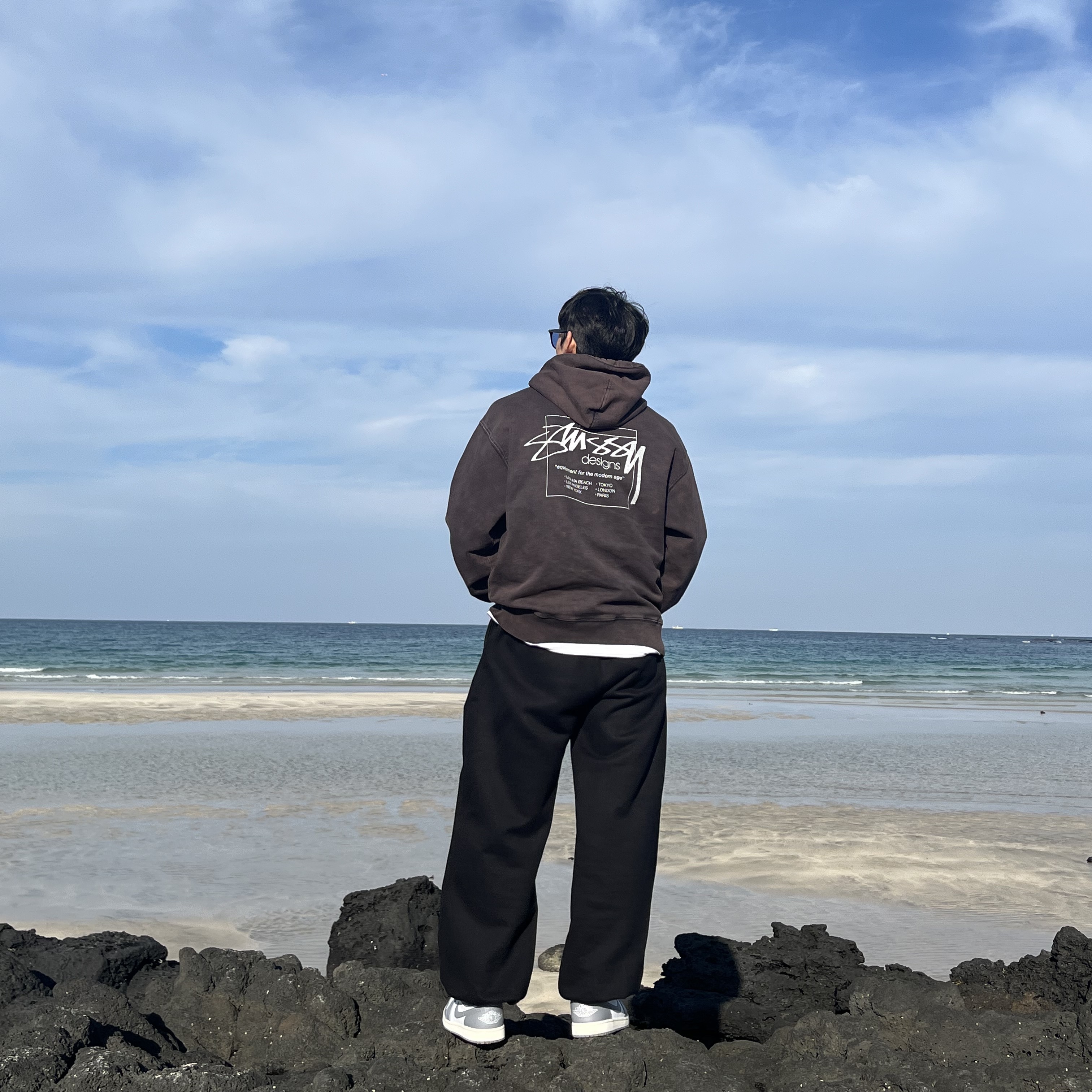 Stussy Dyed Stussy Designs Hoodie Black, Jordan 1 Low Stealth and White 착용 스타일