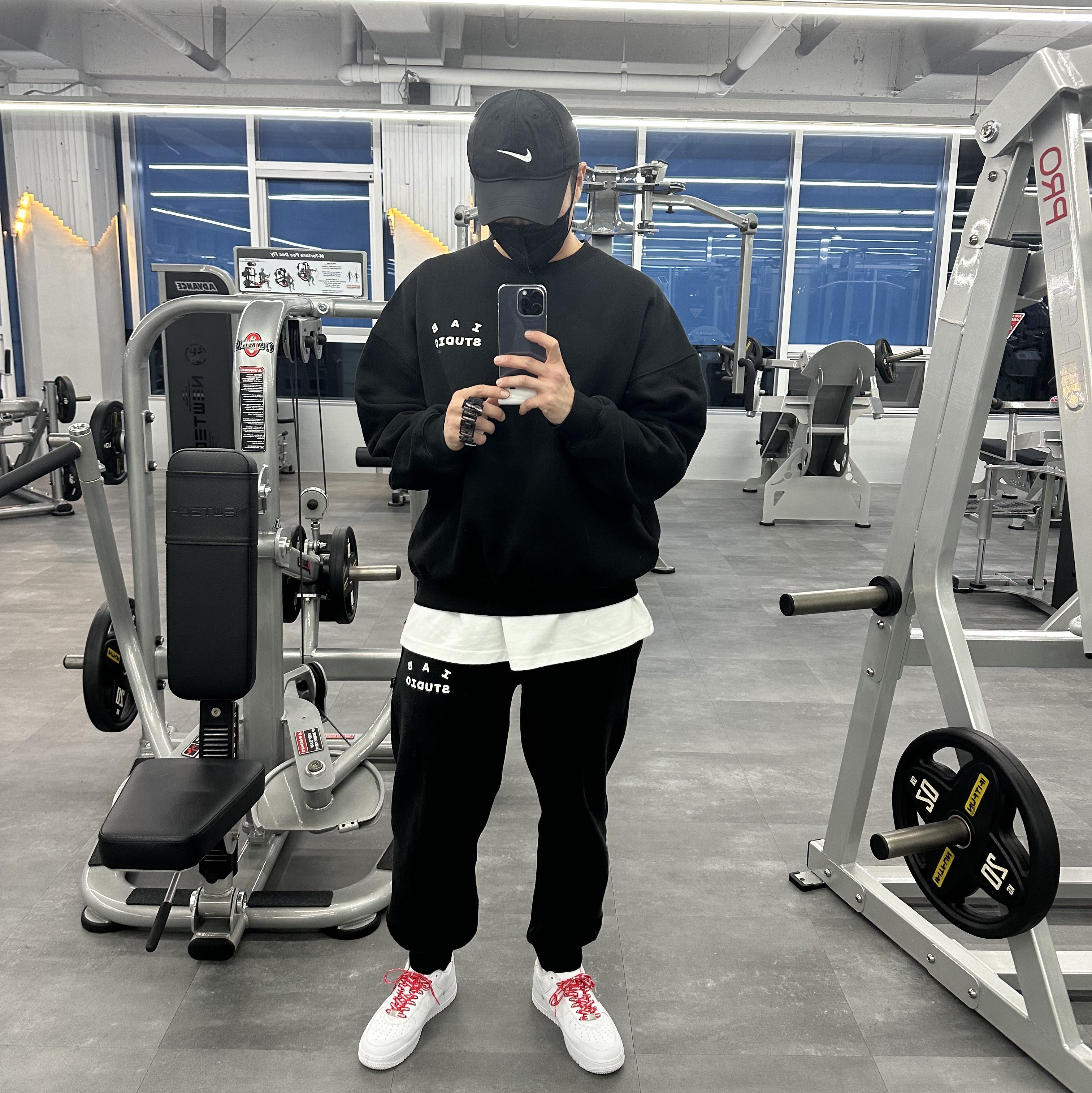 IAB Studio Sweatpants Black White - 19FW, IAB Studio Sweatshirt Black - 19FW 착용 스타일