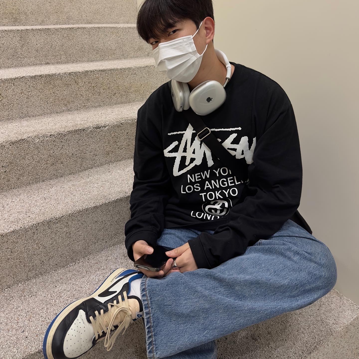 Jordan 1 x Travis Scott x Fragment Retro Low OG SP Military Blue, Apple AirPods Max Lightning Silver (Korean Ver.) 착용 스타일
