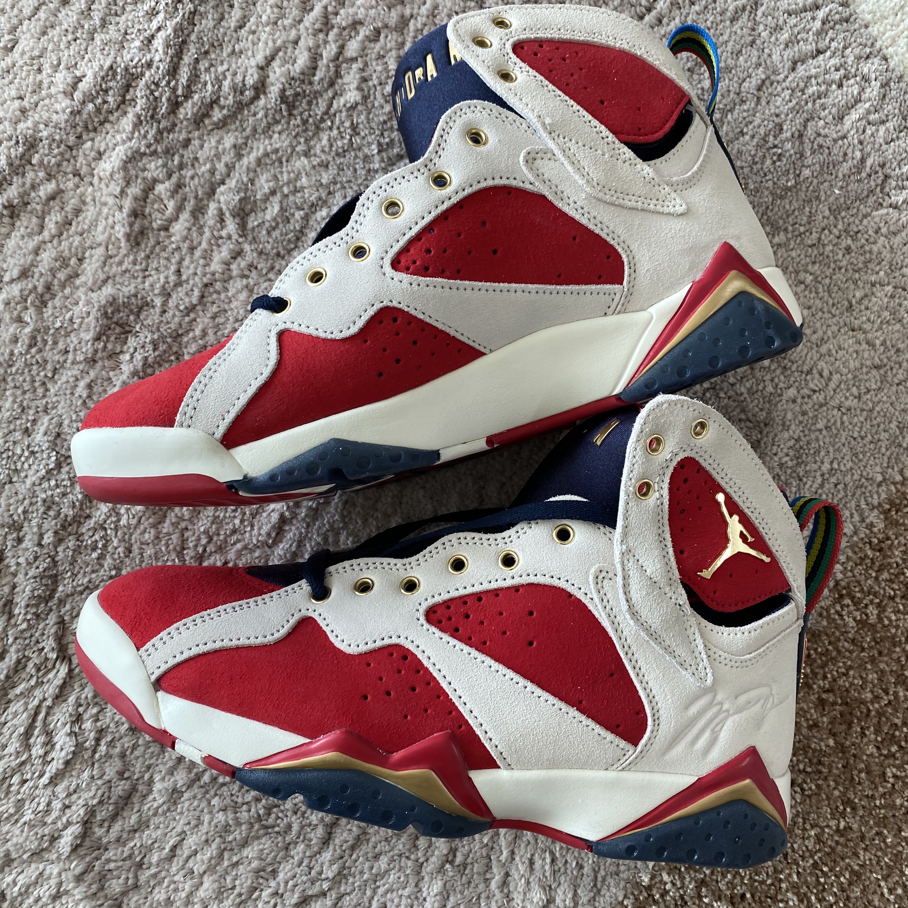 Jordan 7 x Trophy Room Retro SP True Red and Obsidian 착용 스타일 - 4
