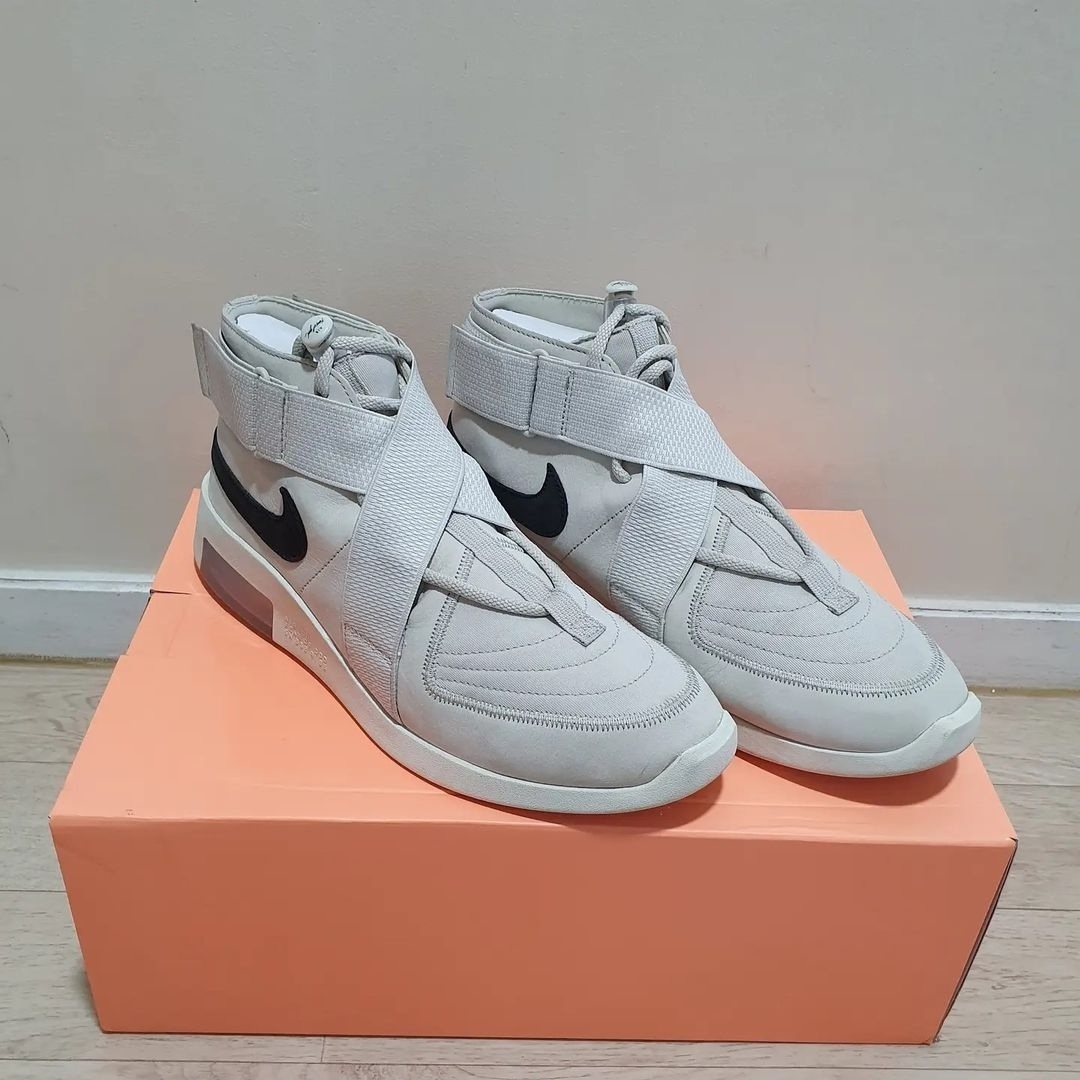 Nike x Fear of God Air Fear of God Raid Light Bone 착용 스타일