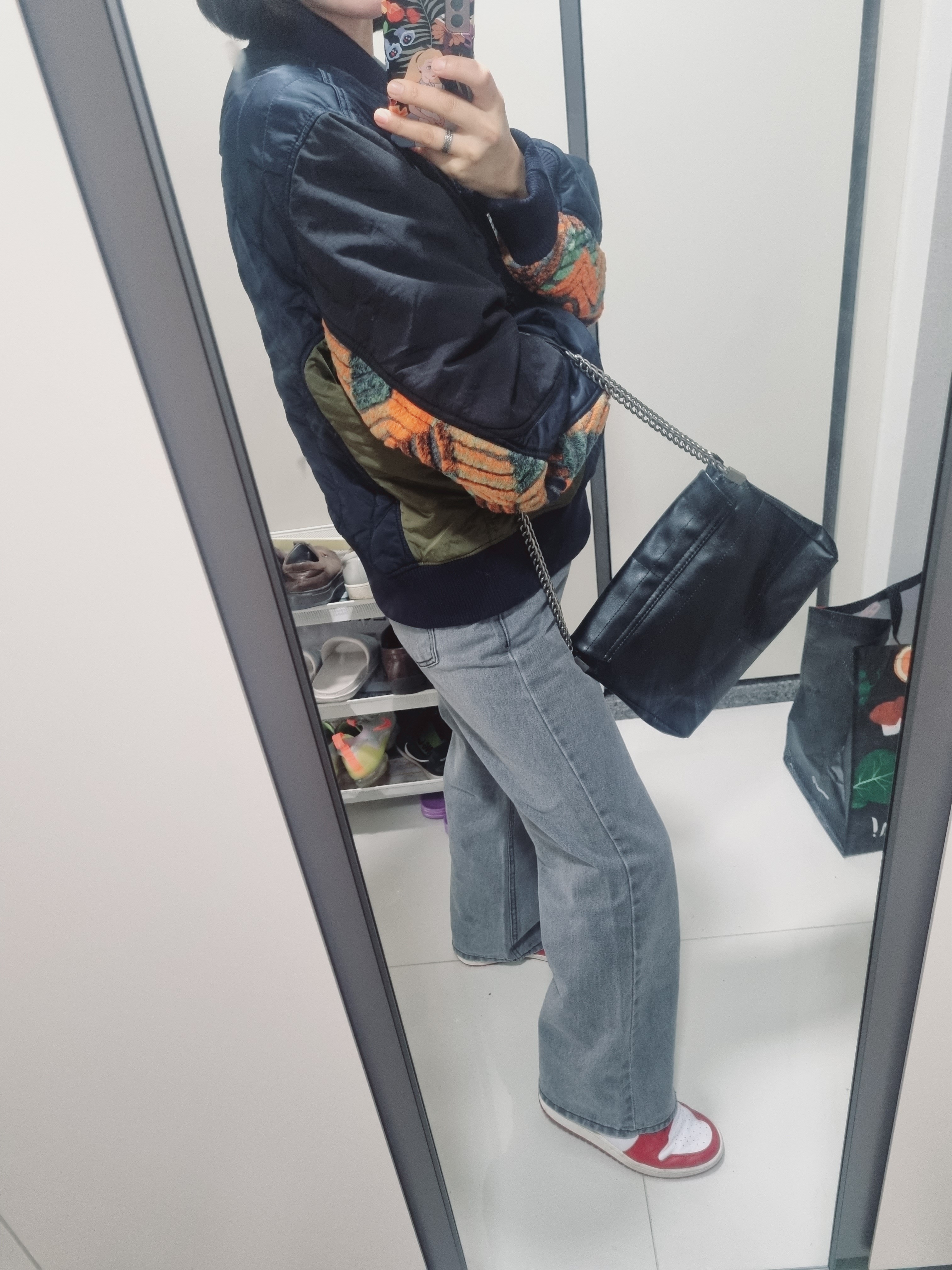 Andersson Bell x Asics Contrast Quilting Bomber Jacket Navy 착용 스타일 - 1