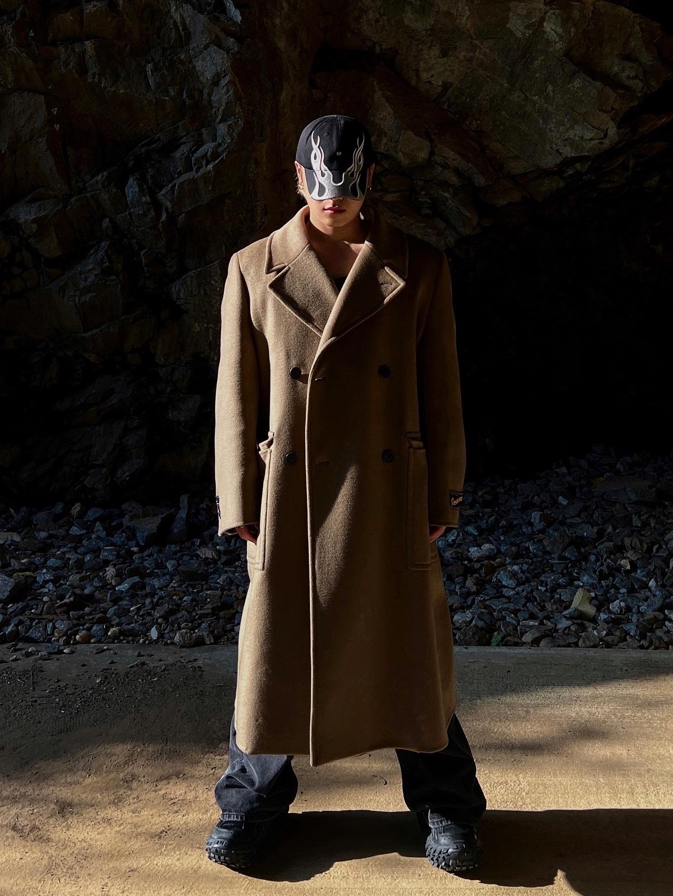 Yeezy Gap Engineered By Balenciaga Flame Cap Black, Balenciaga Defender Sneakers Black 착용 스타일 - 1