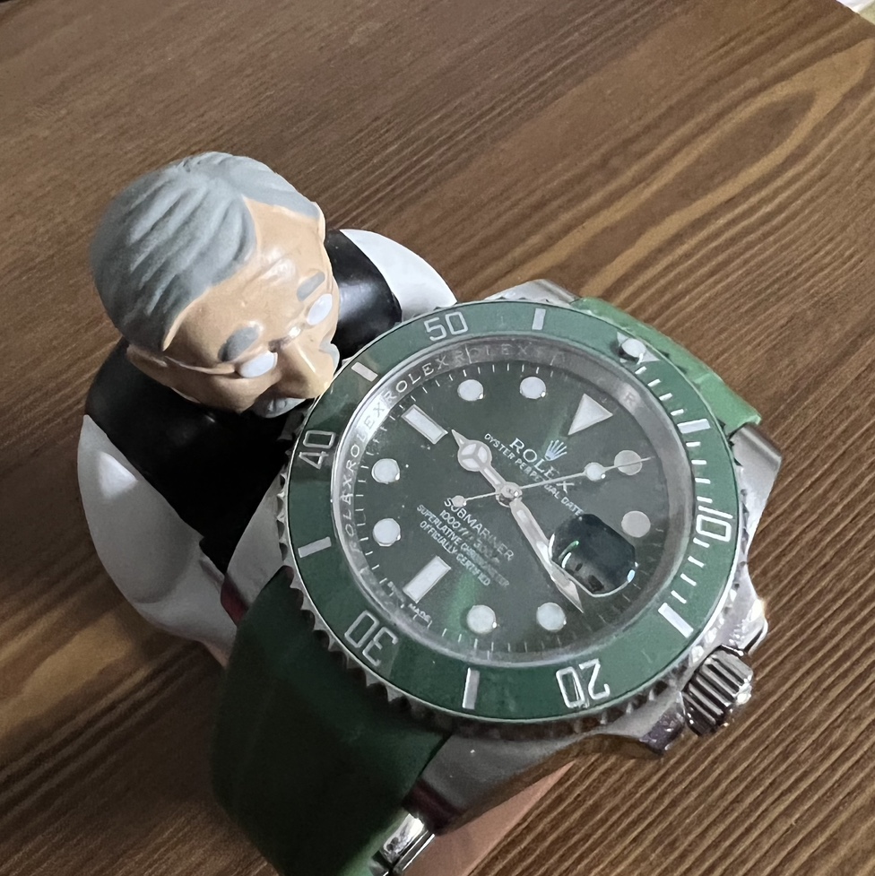 Rolex Submariner Date 40mm 116610LV Green Oyster 착용 스타일