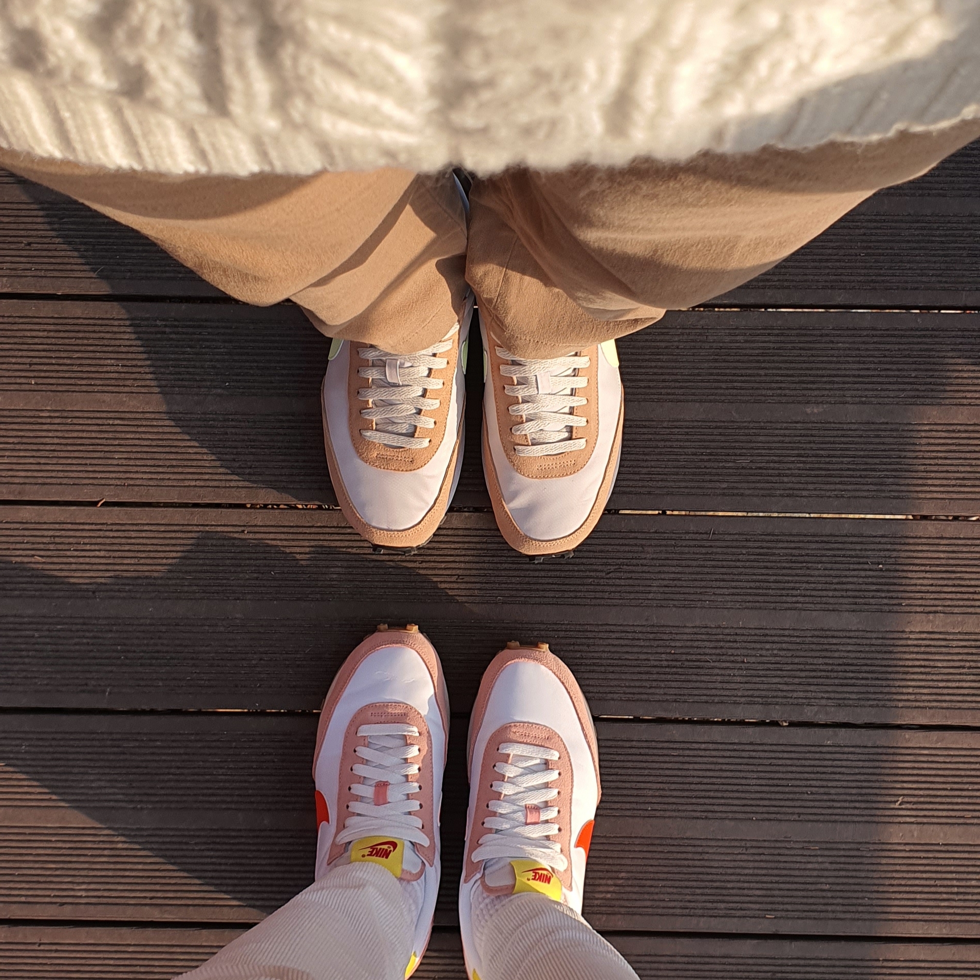 (W) Nike Daybreak Coral Stardust, (W) Nike Daybreak Praline Volt 착용 스타일