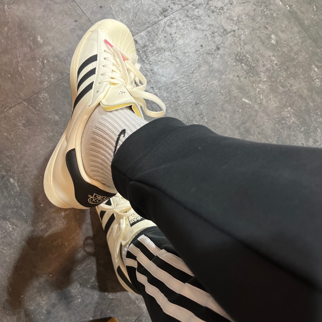 Adidas x Andre Saraiva Superstar Cream White Core Black 착용 스타일