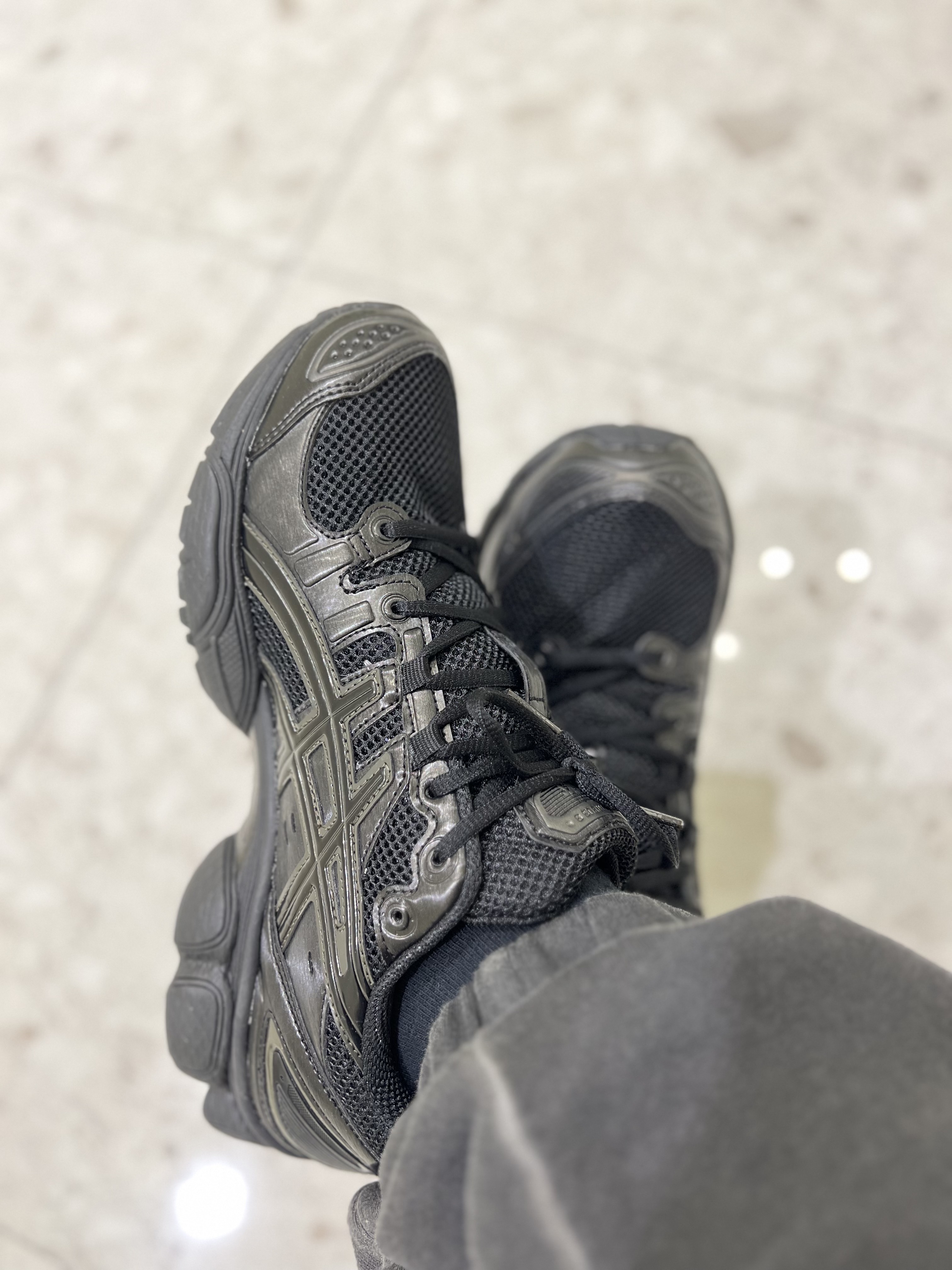 Asics Gel-Nimbus 9 Black Gunmetal 착용 스타일 - 1