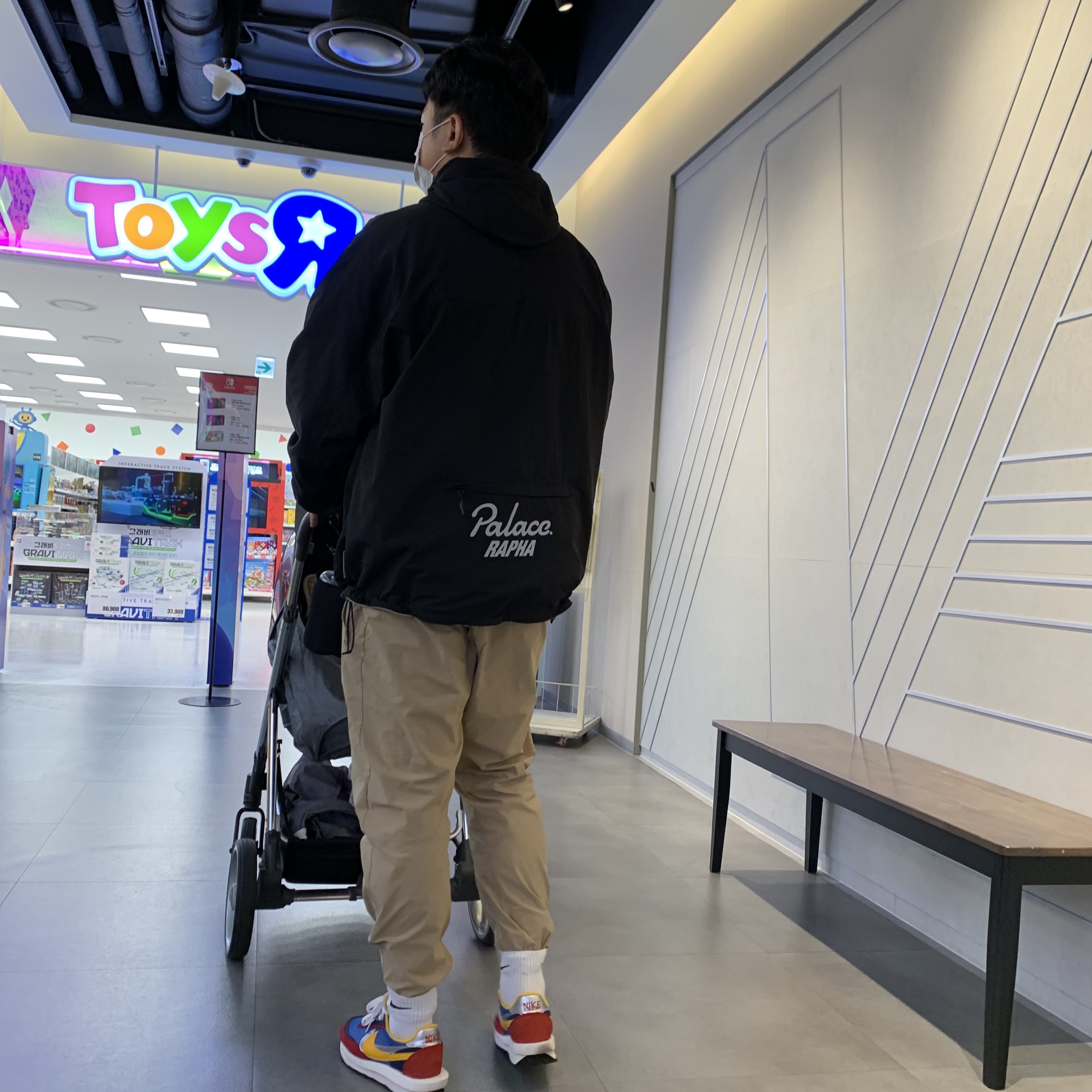 Palace x Rapha EF Education First Pullover Jacket Black - 22SS, Nike x Sacai LDWaffle Blue Multi 착용 스타일 - 1