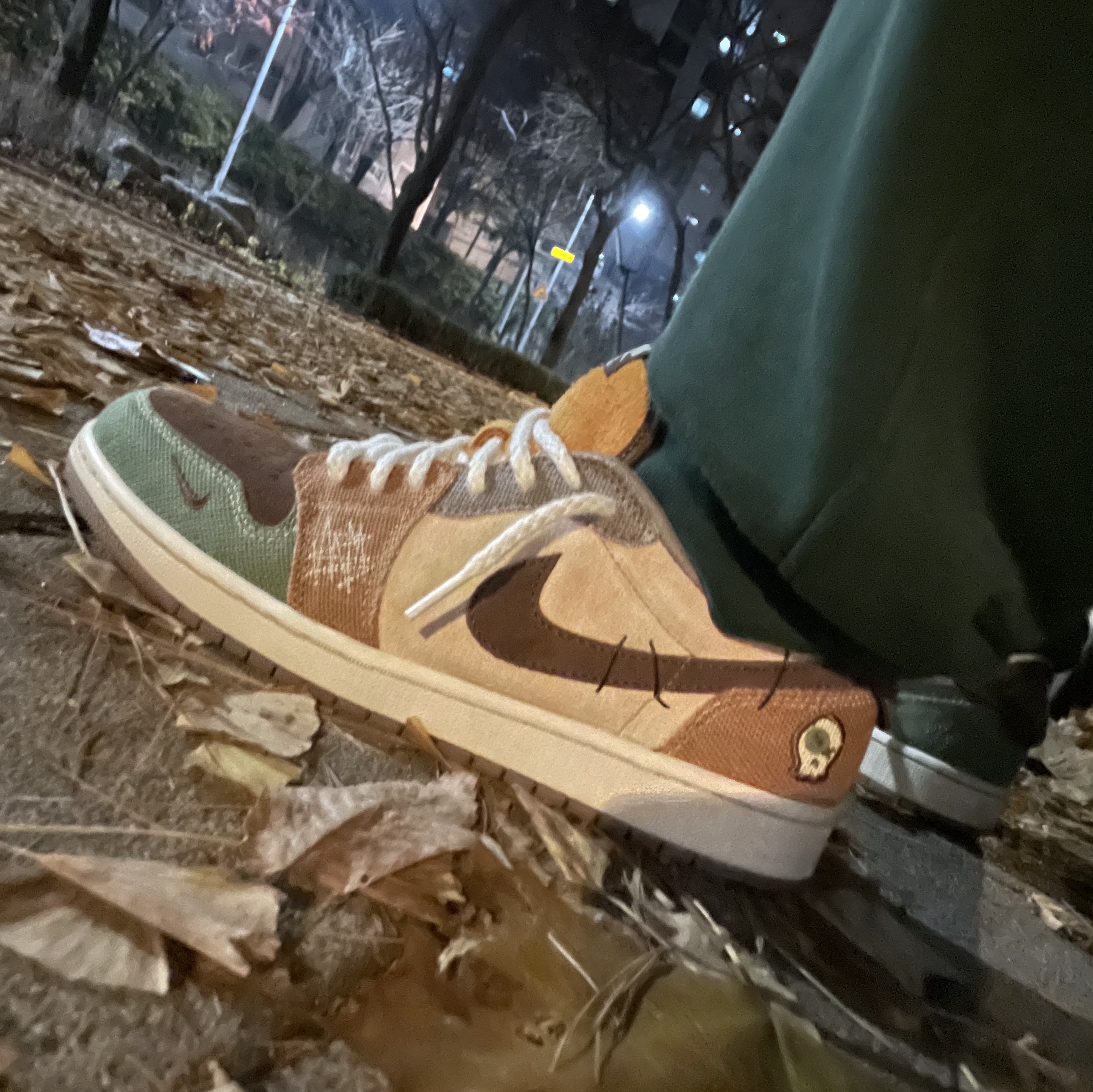 Jordan 1 x Zion Williamson Retro Low OG Flax and Oil Green 착용 스타일 - 2