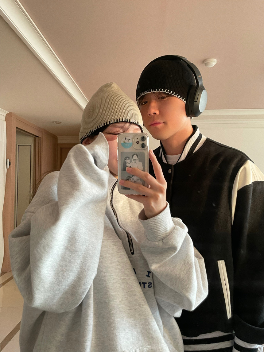 IAB Studio Half Zip Pullover Light Gray 착용 스타일 - 3