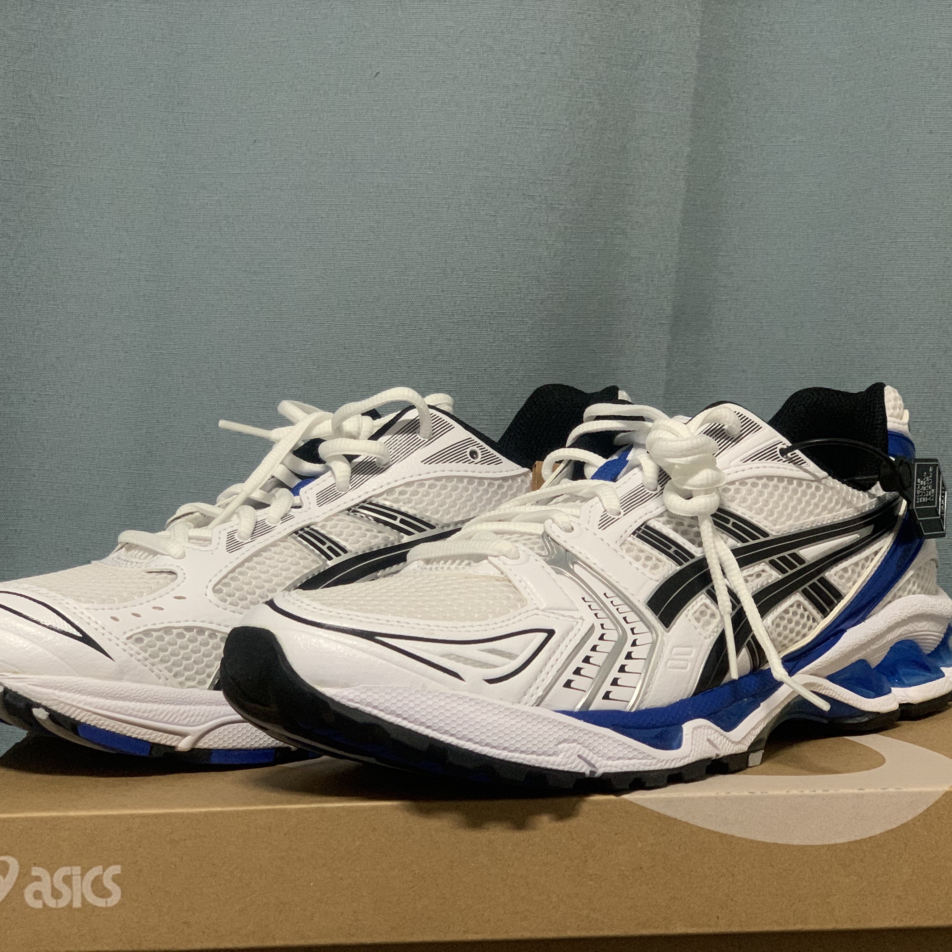 Asics Gel-Kayano 14 White Tuna Blue 착용 스타일 - 2