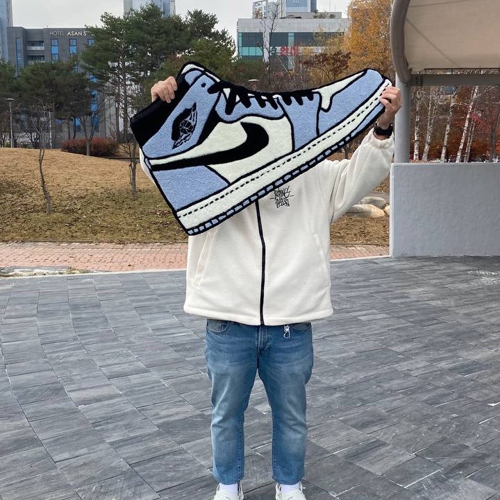 Jordan 1 Retro High OG University Blue, Jordan 1 x Travis Scott x Fragment Retro Low OG SP Military Blue 착용 스타일 - 2