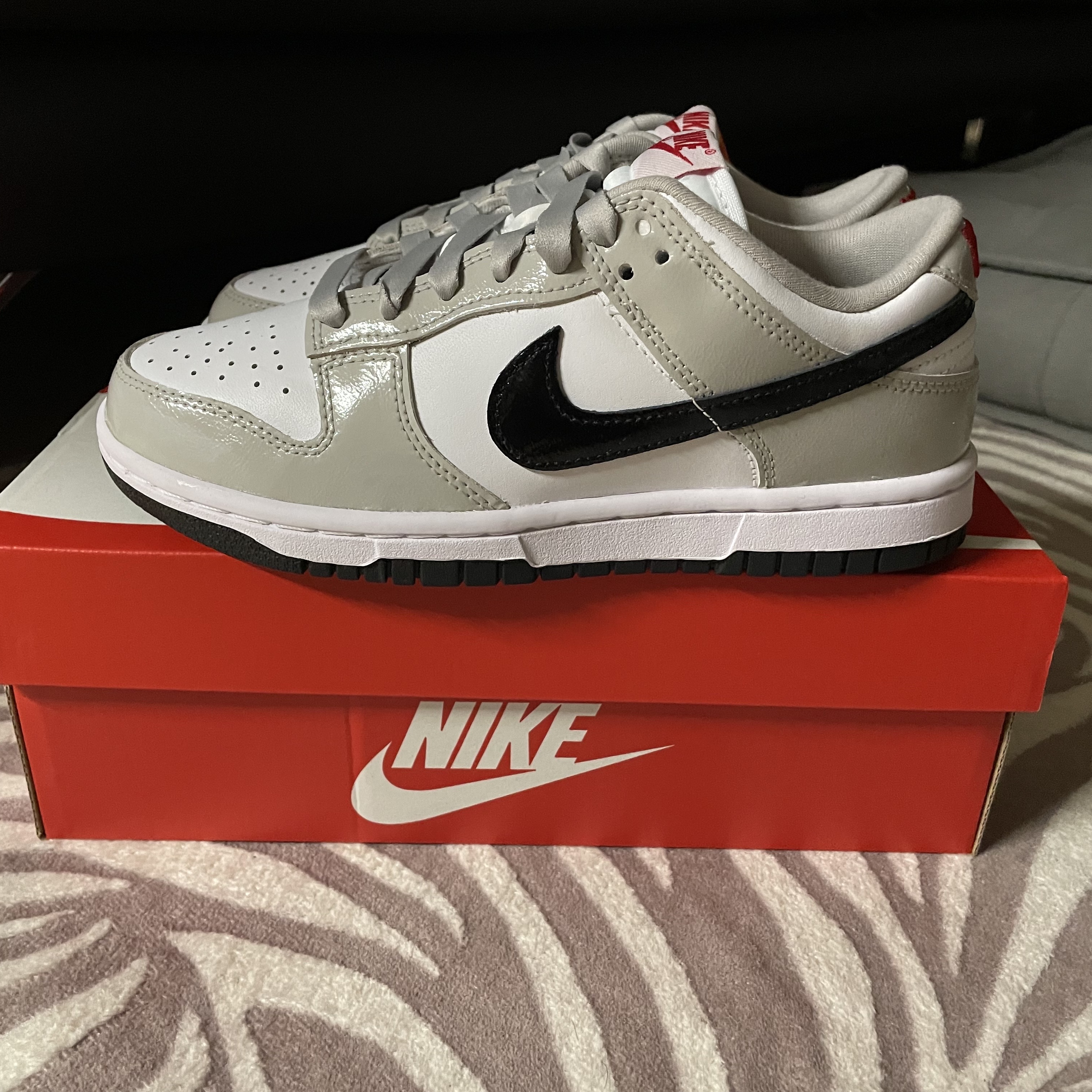 (W) Nike Dunk Low Essential Light Iron Ore Black 착용 스타일 - 1