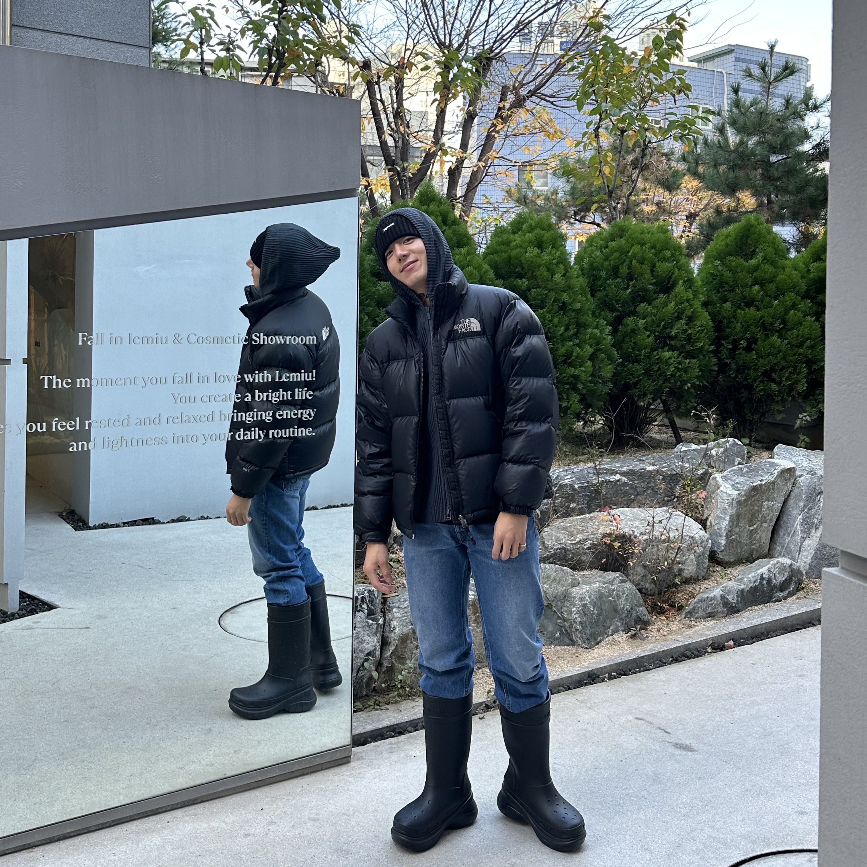The North Face 1996 Eco Nuptse Jacket Black, Balenciaga x Crocs Rubber Boot Black 착용 스타일