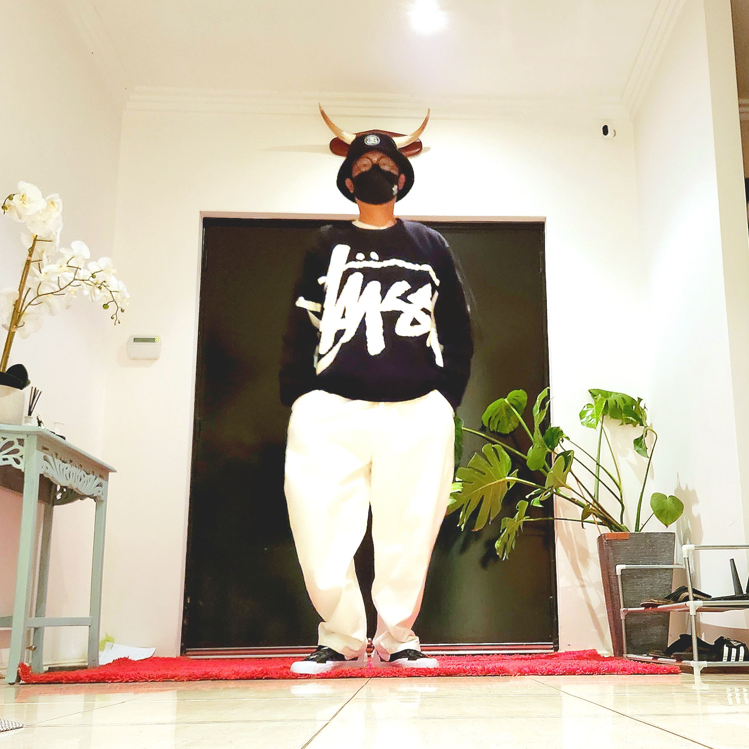 Stussy Stock Sweater Black, Nike x Sacai Blazer Low Black Patent Leather 착용 스타일 - 1