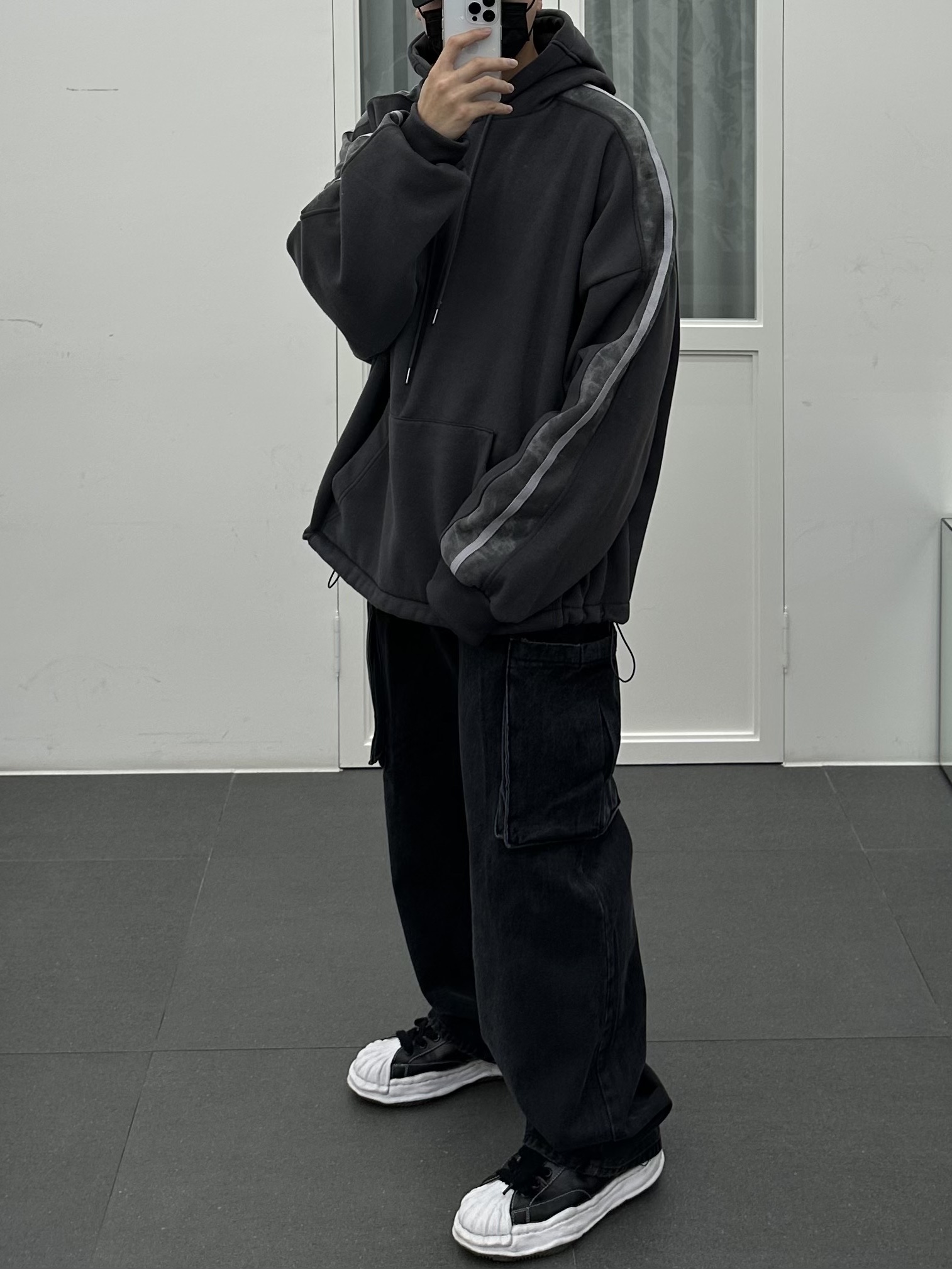 Maison Mihara Yasuhiro Blakey OG Sole Leather Low-top Sneakers Black, Maison Mihara Yasuhiro Blakey OG Sole Canvas Low-top Sneakers Black White 착용 스타일 - 3