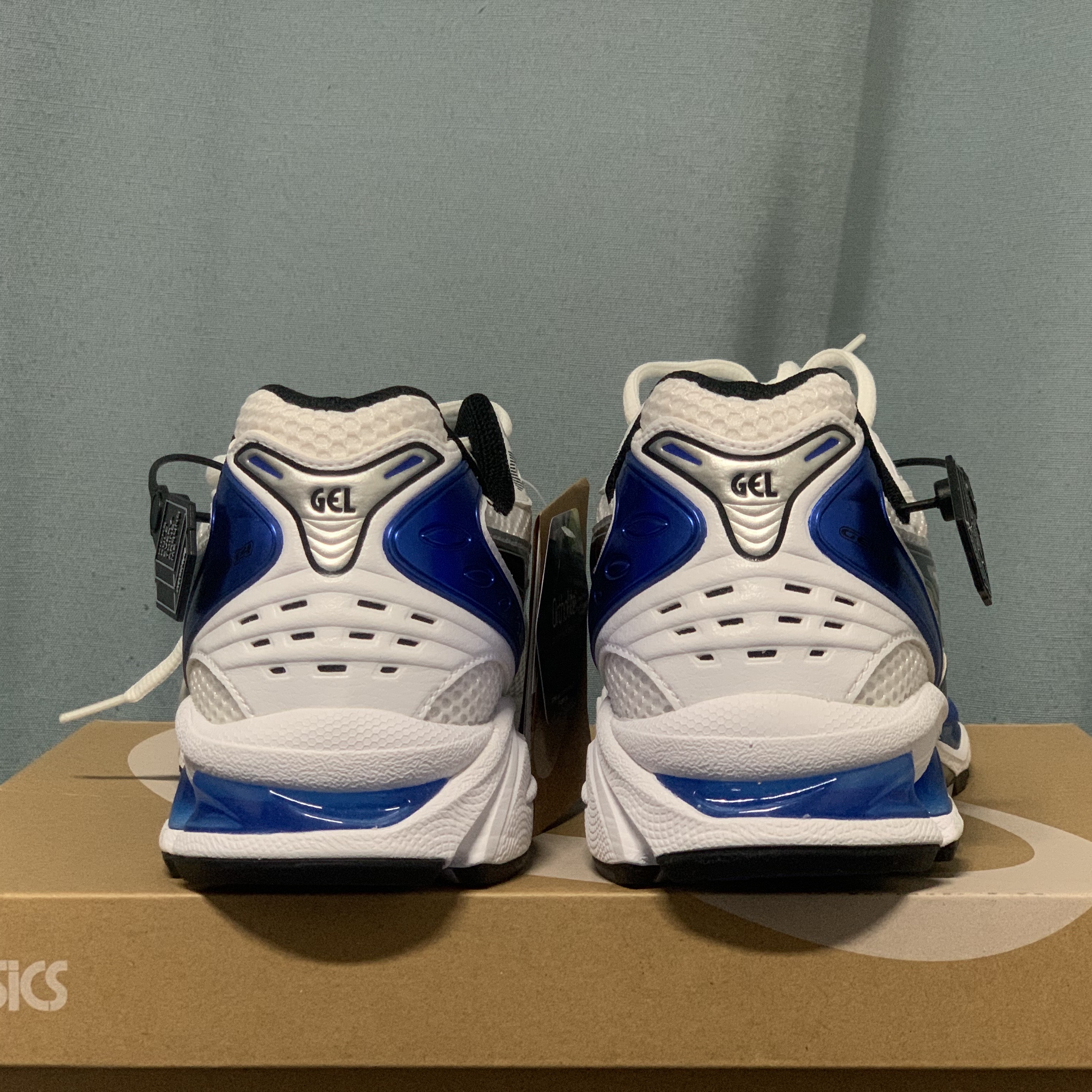 Asics Gel-Kayano 14 White Tuna Blue 착용 스타일 - 4