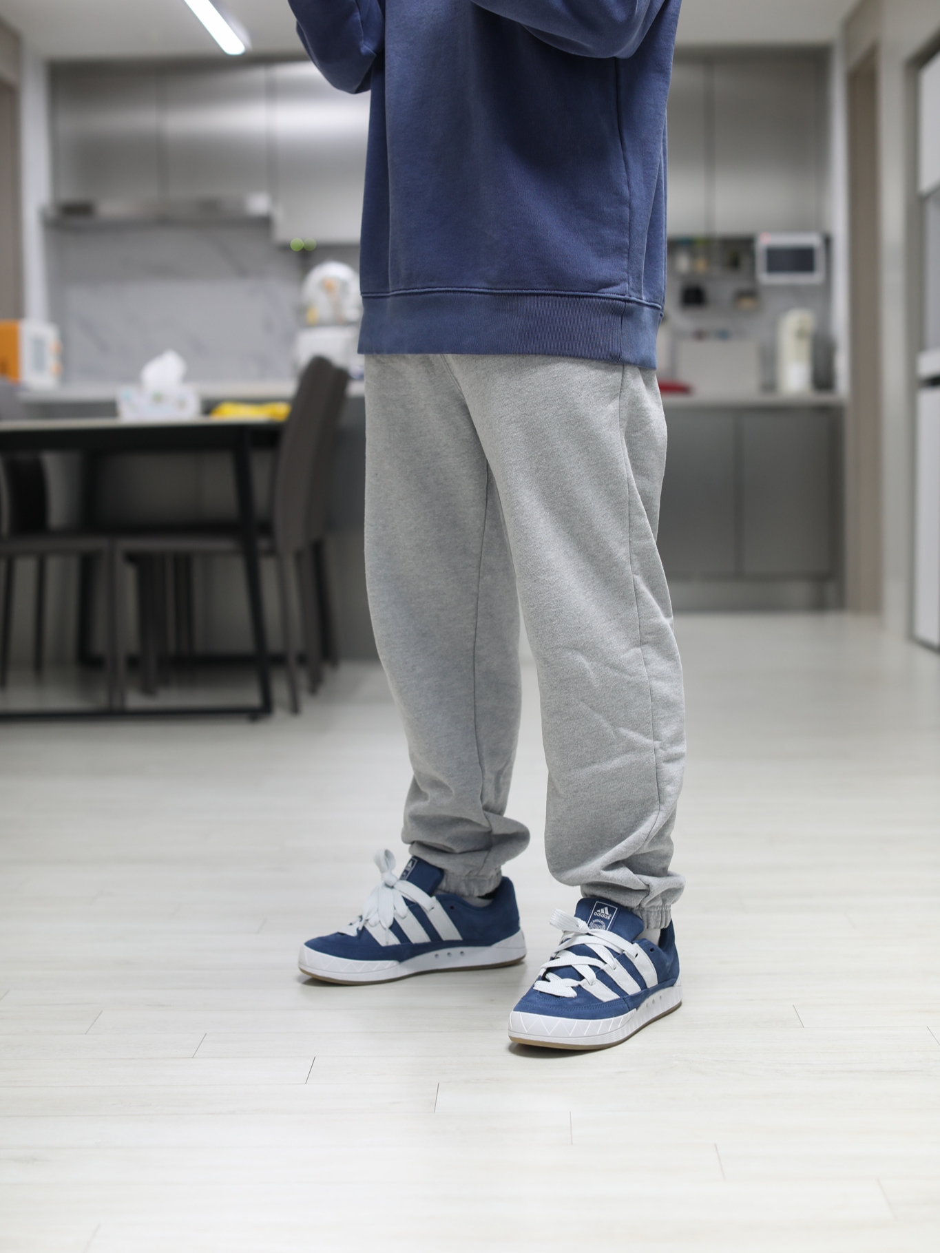 Adidas Adimatic Night Marin 착용 스타일