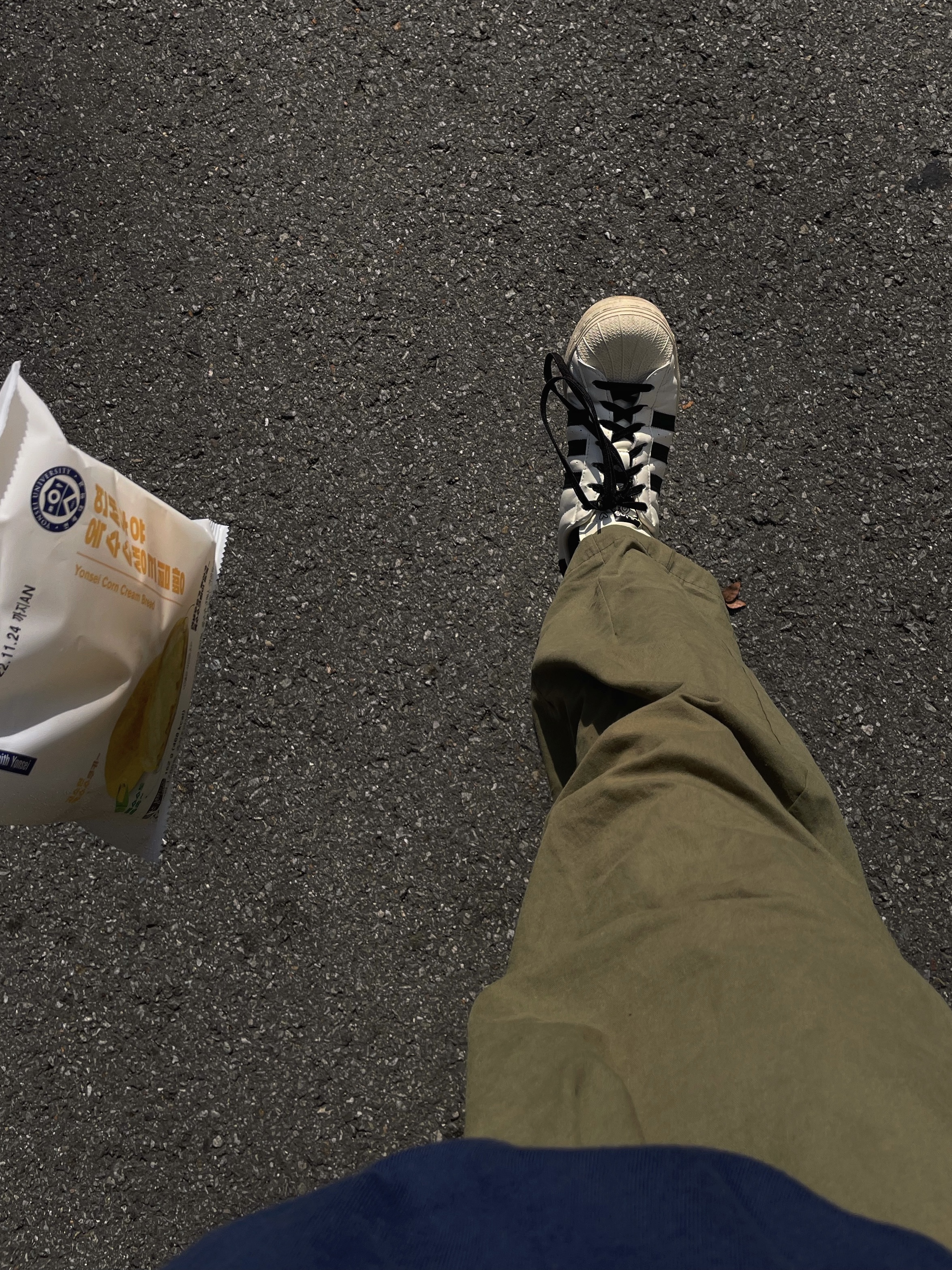 Adidas x Andre Saraiva Superstar Cream White Core Black 착용 스타일