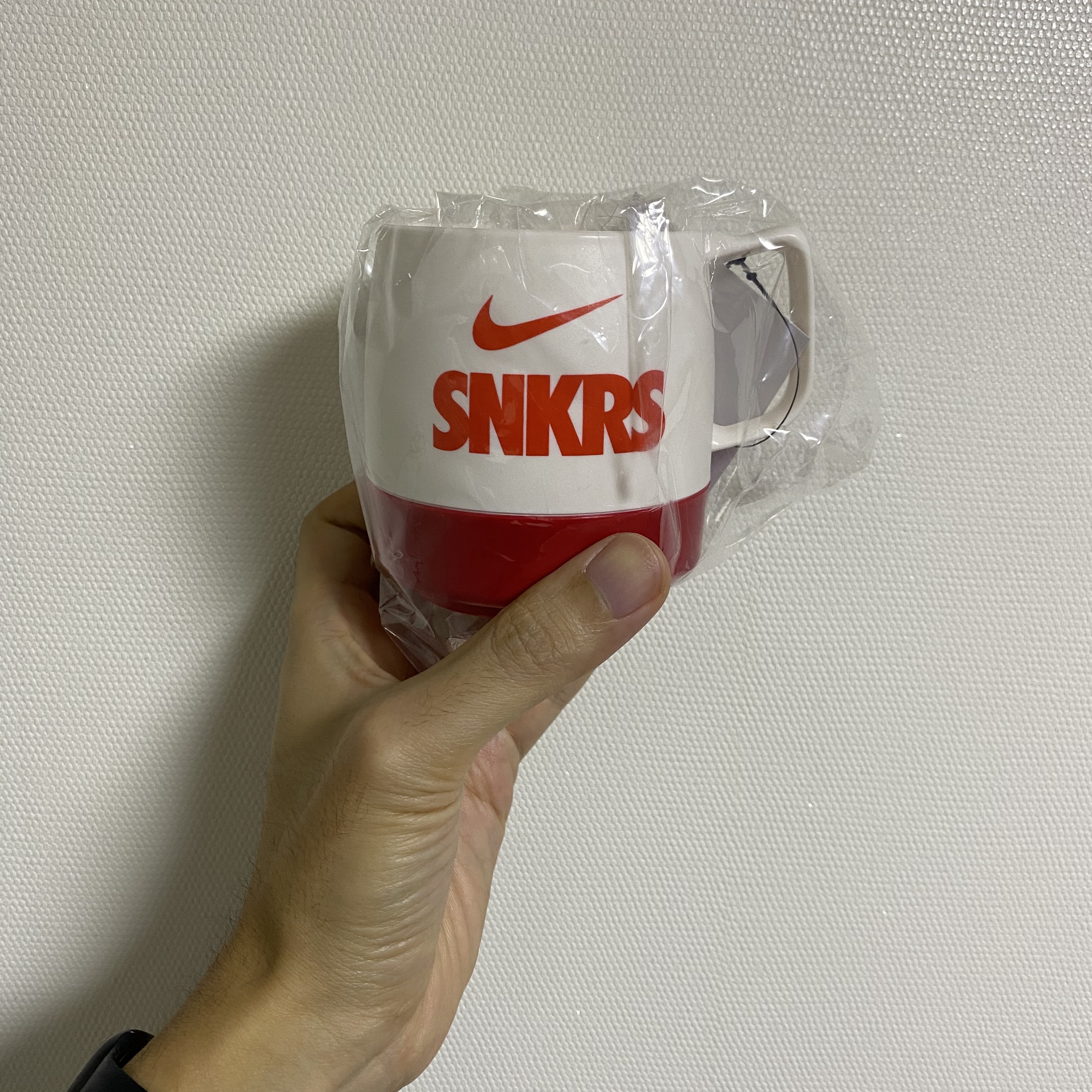 Helinox x Nike SNKRS Lounge Souvenir Dinex Mug White 착용 스타일