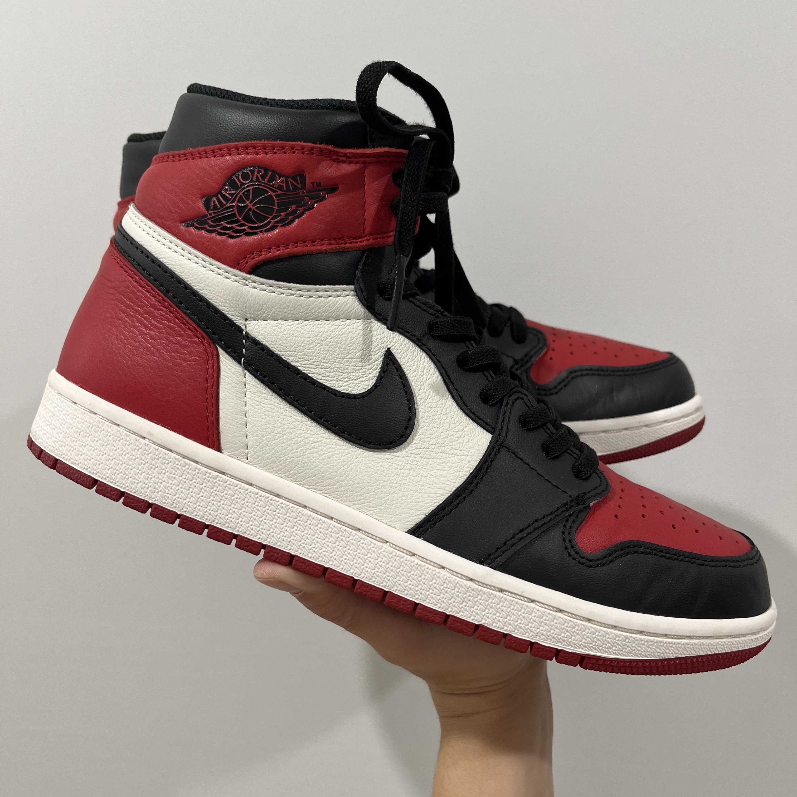 Jordan 1 Retro High OG Bred Toe 착용 스타일 - 2